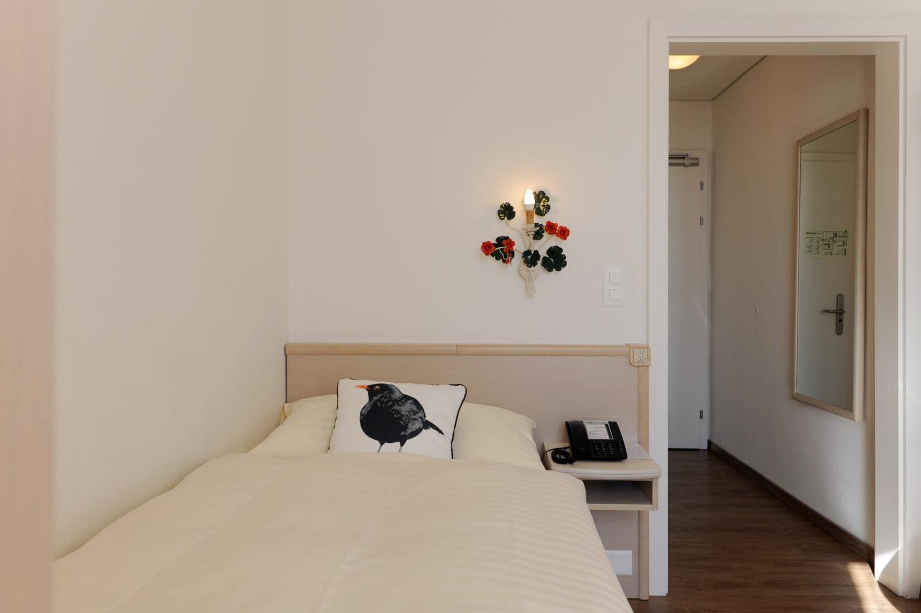 Single Room - Photo 2