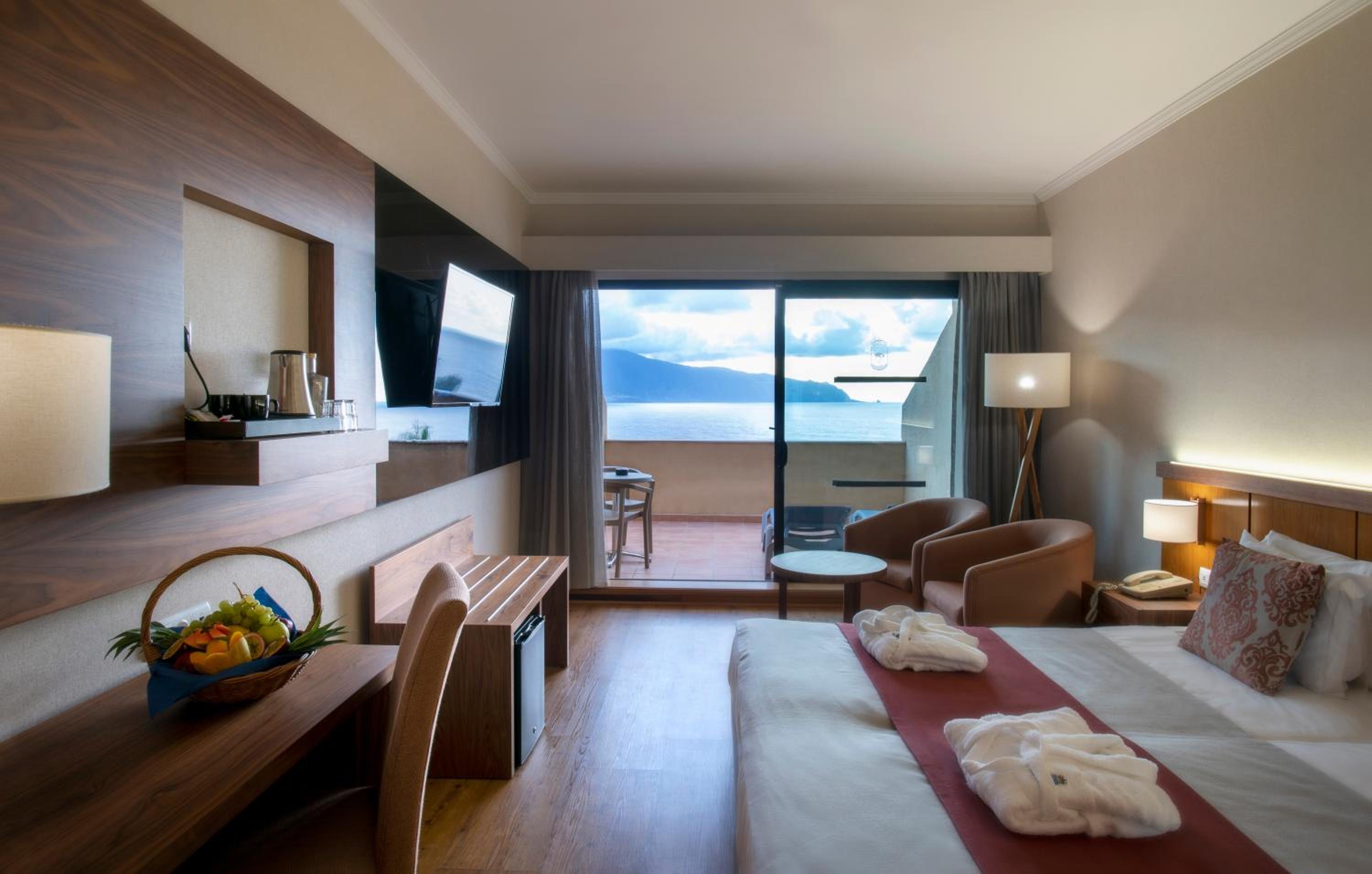 Deluxe Double Room with Balcony and Sea View photo 1