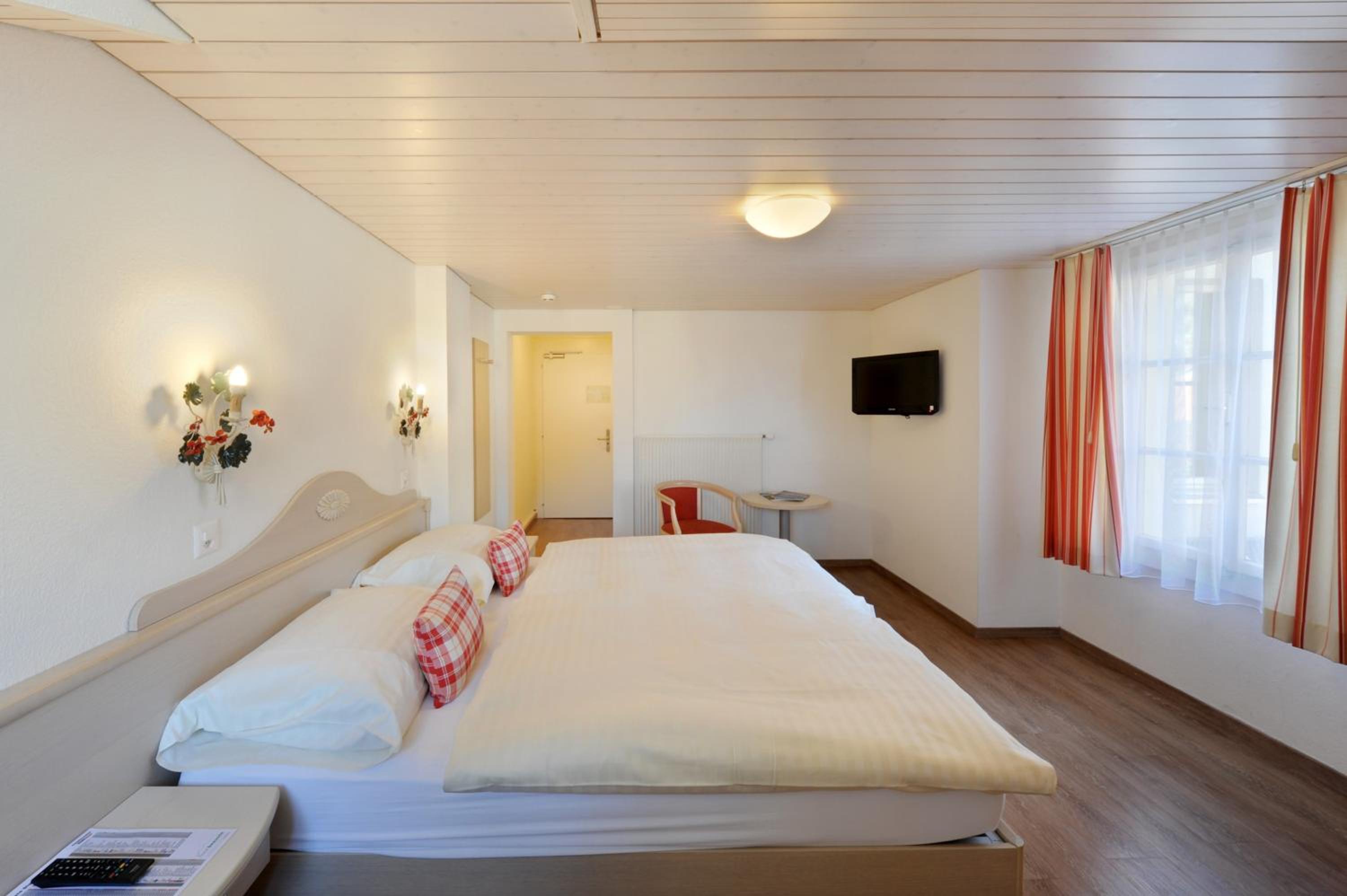 Standard Double Room - Photo 6