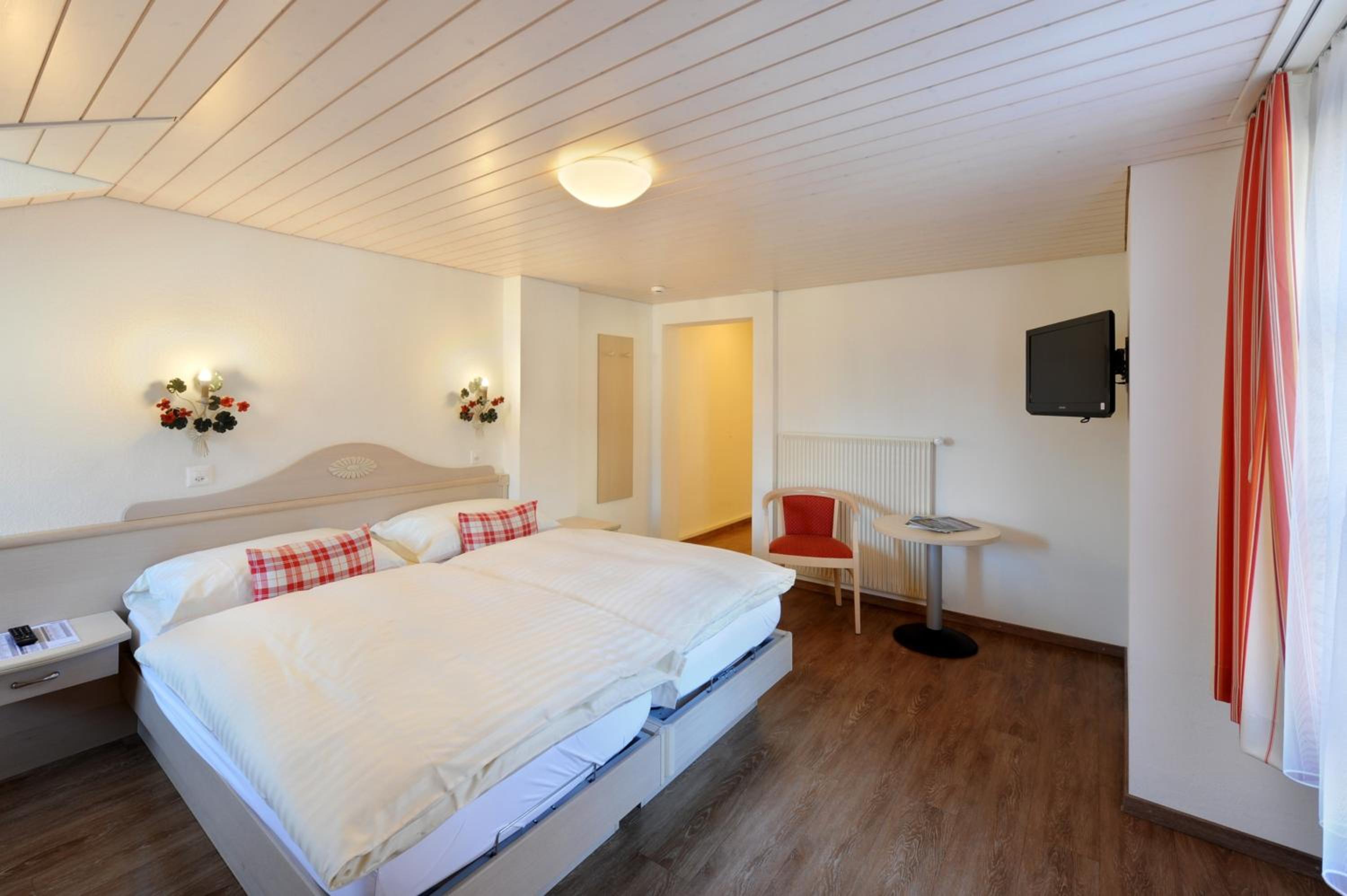 Standard Double Room - Photo 5