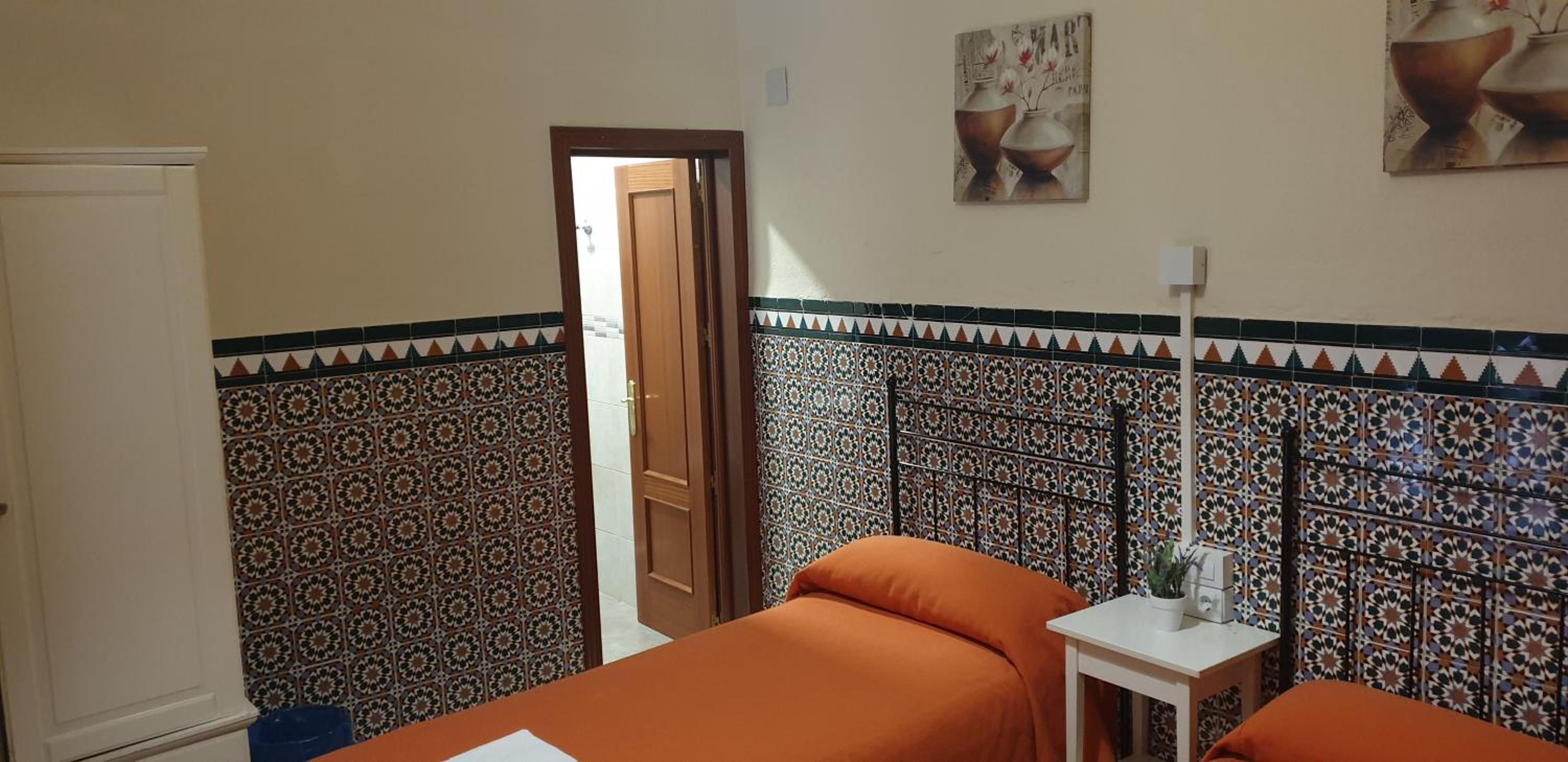Triple Room with Private Bathroom - Photo 1