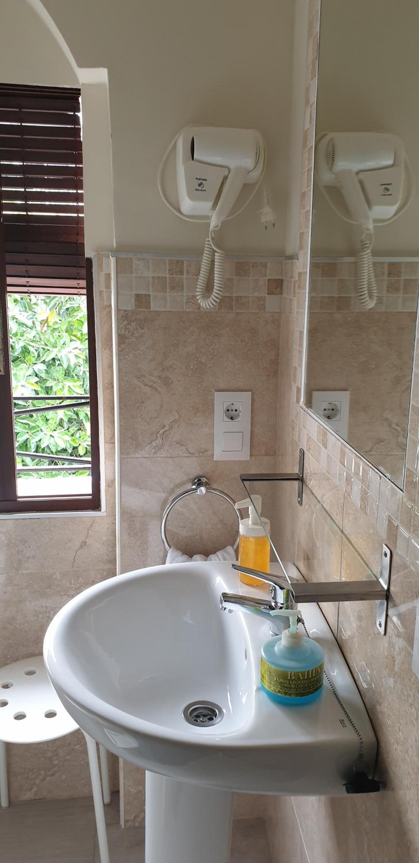 Double Room with Private Bathroom - Photo 15