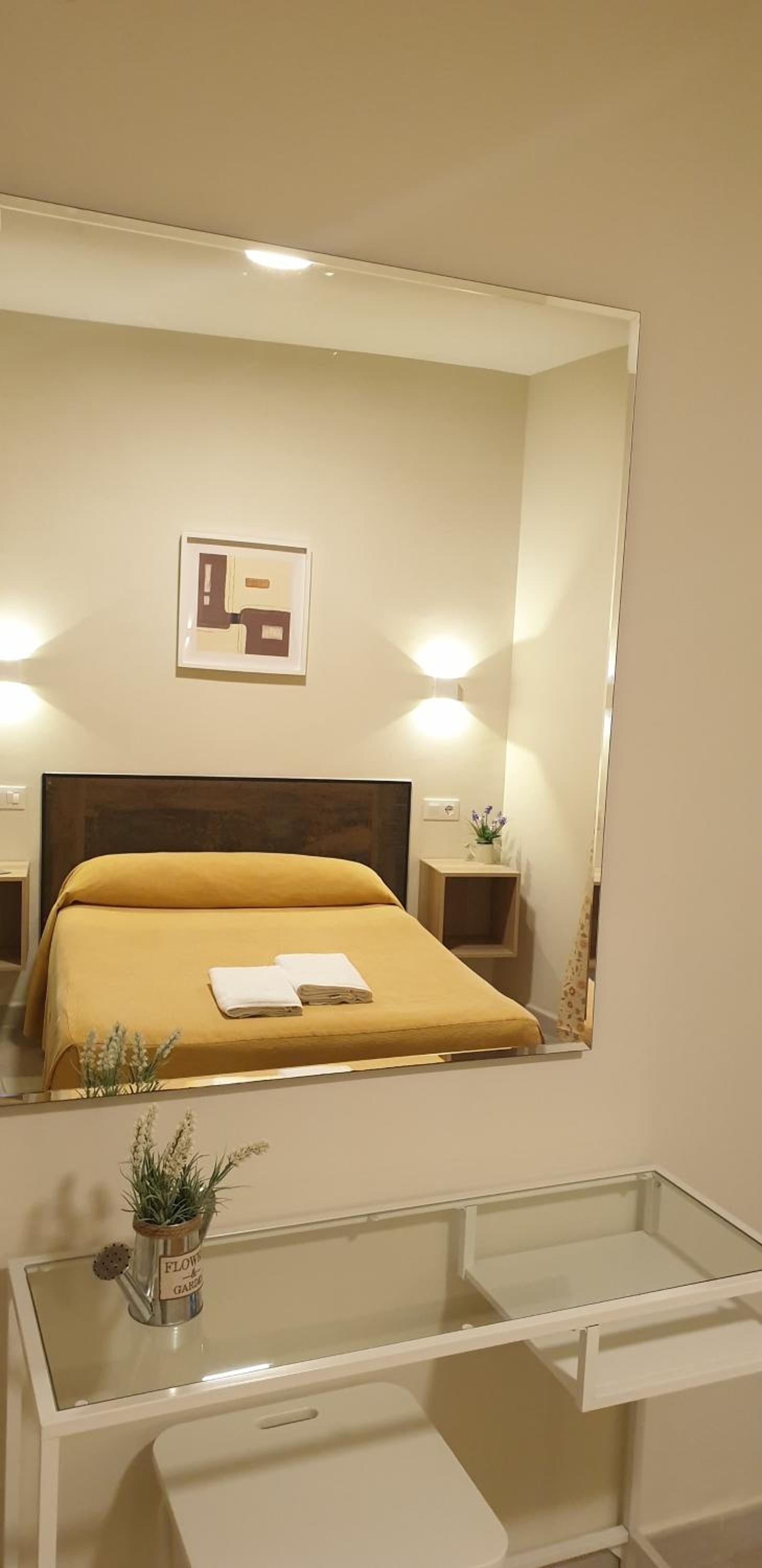 Double Room with Private Bathroom - Photo 4