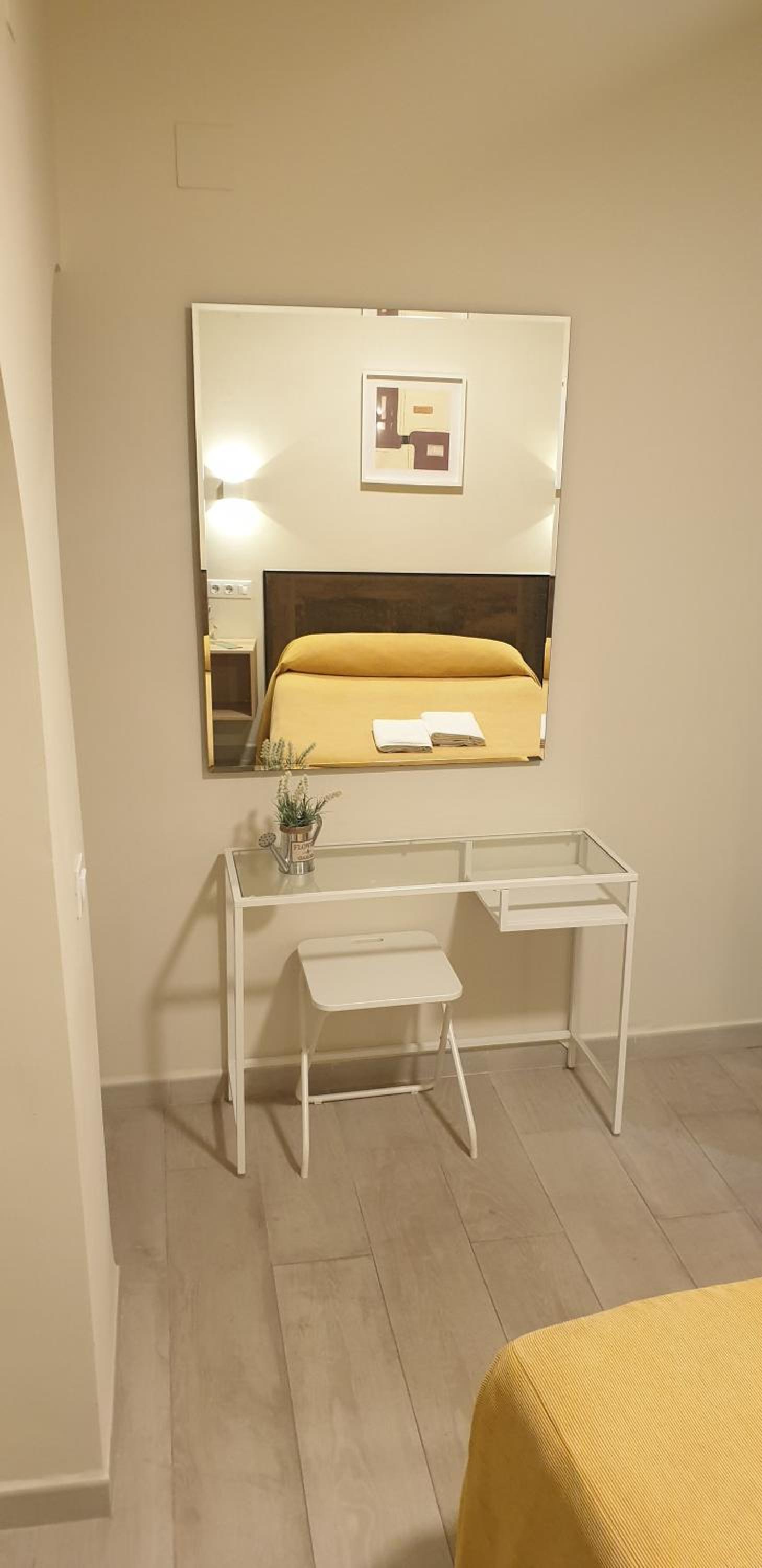 Double Room with Private Bathroom - Photo 5