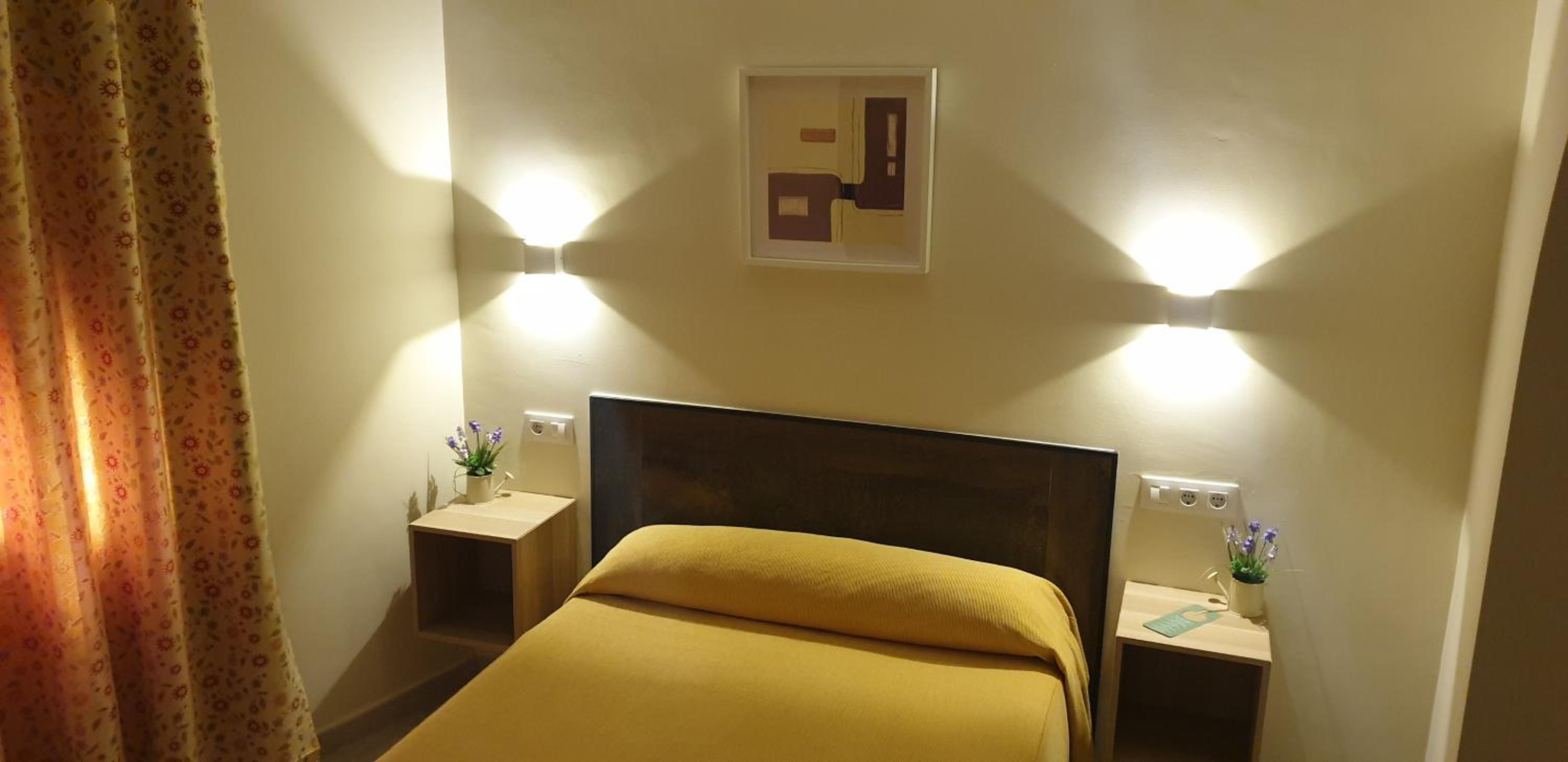 Double Room with Private Bathroom - Photo 7
