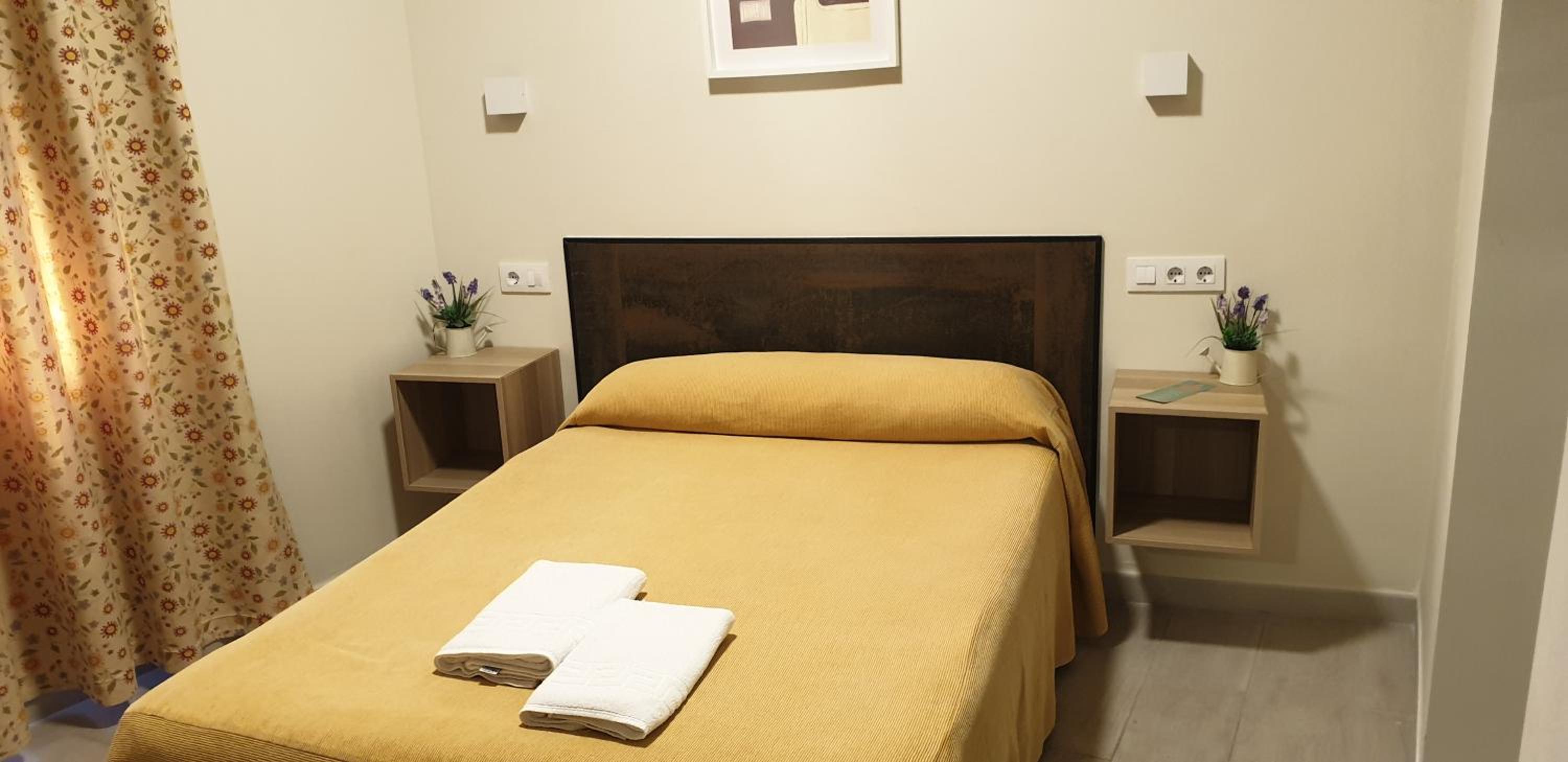 Double Room with Private Bathroom - Photo 1
