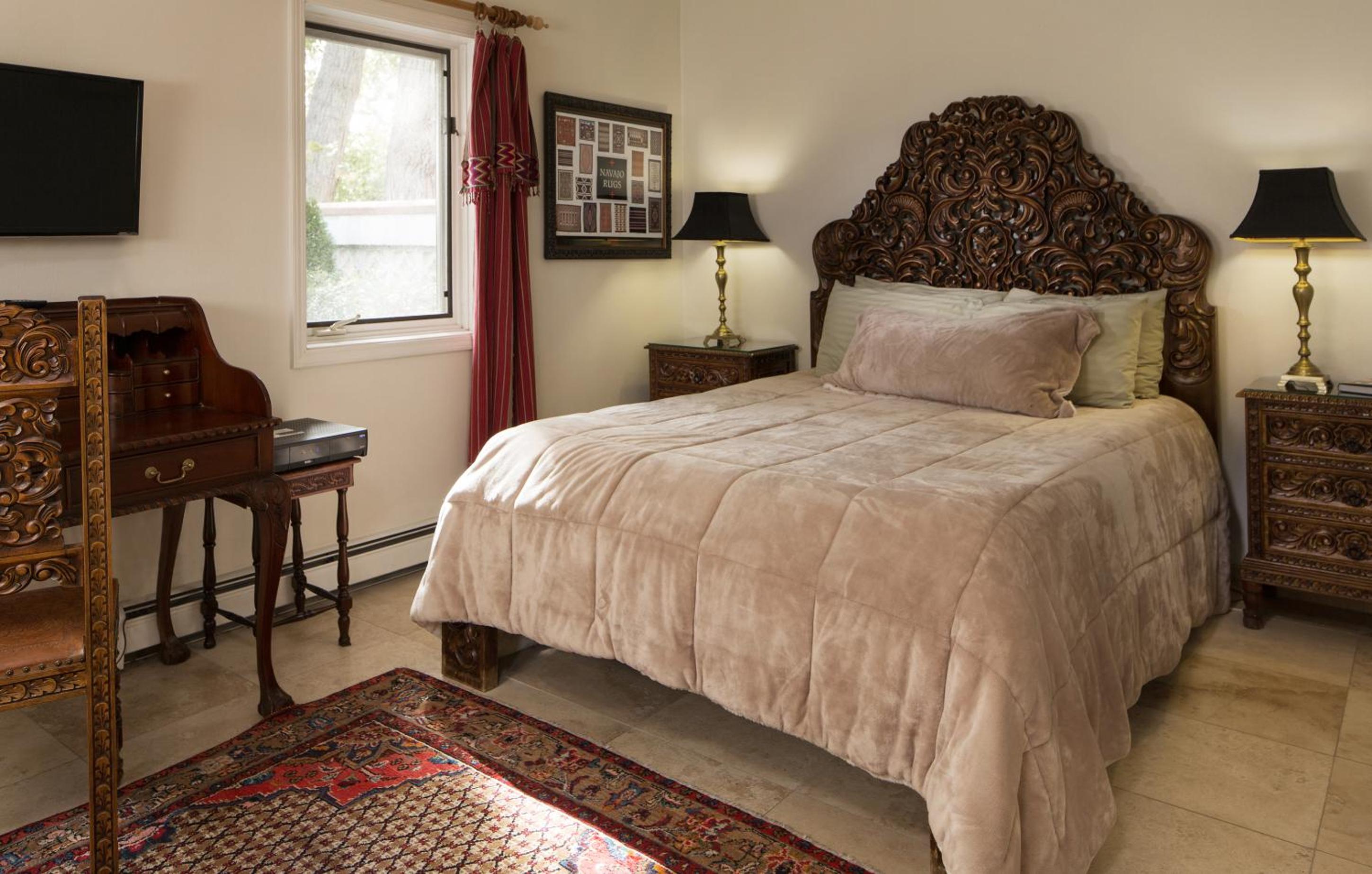Deluxe Queen Room