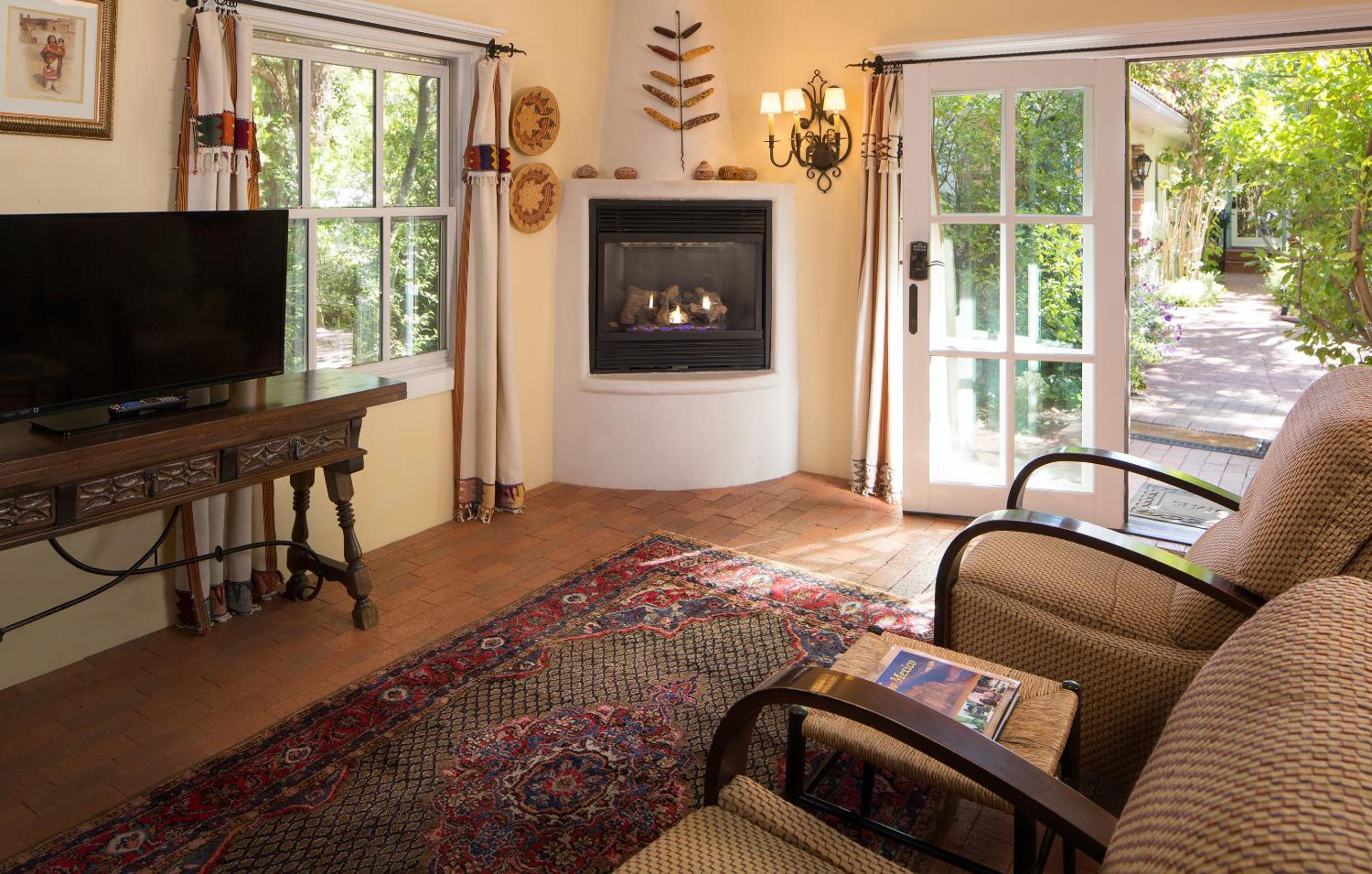 Deluxe King Suite