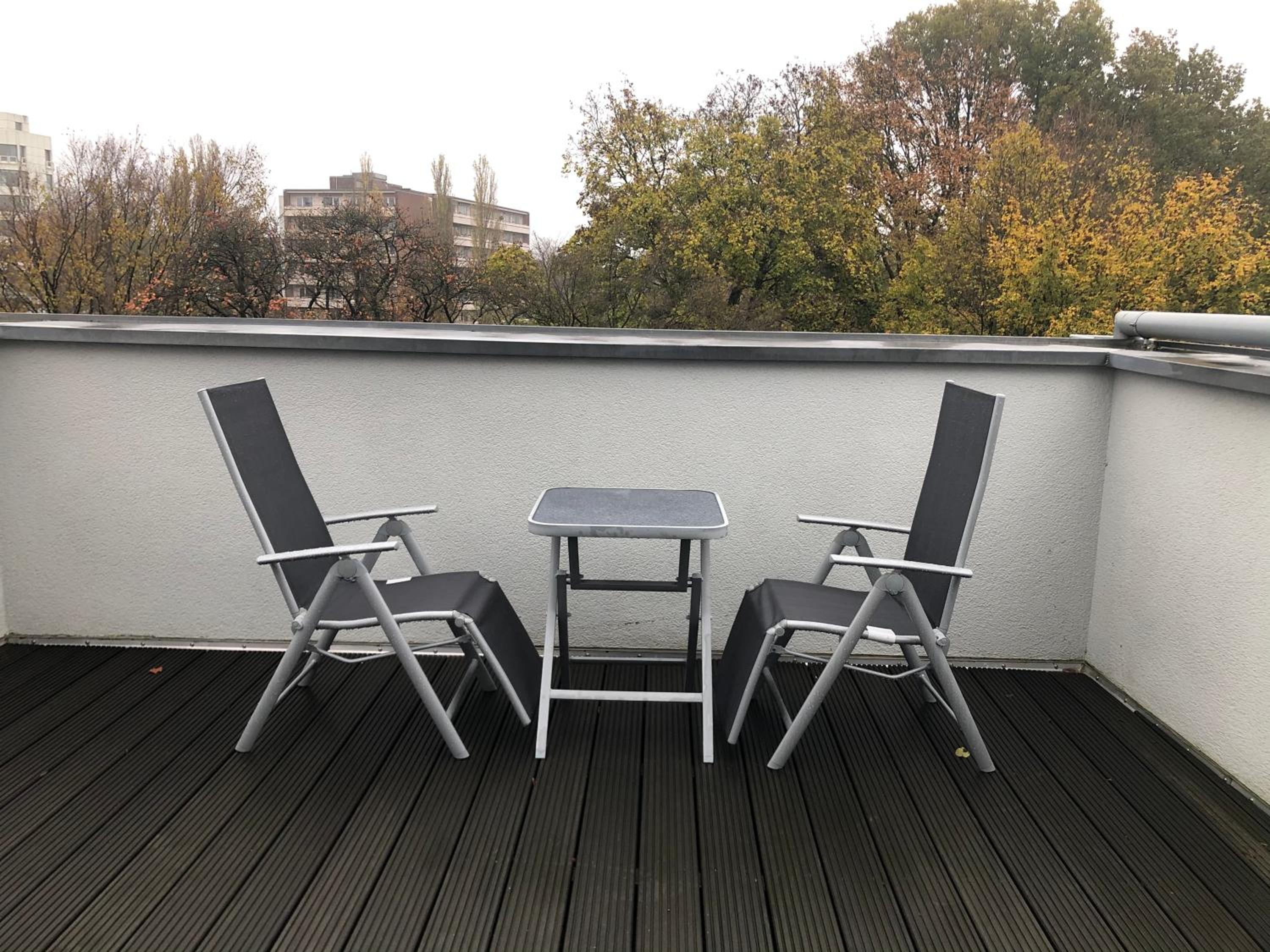 Studio Apartment - Photo 2