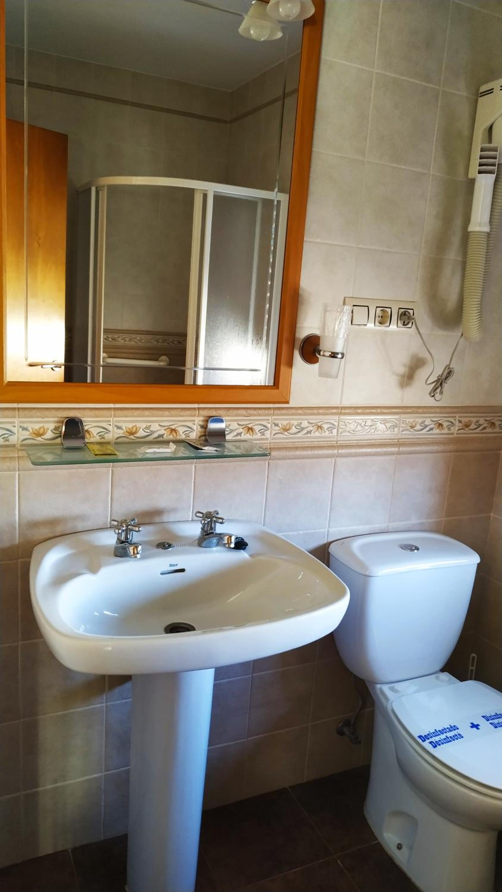 Double or Twin Room photo 3