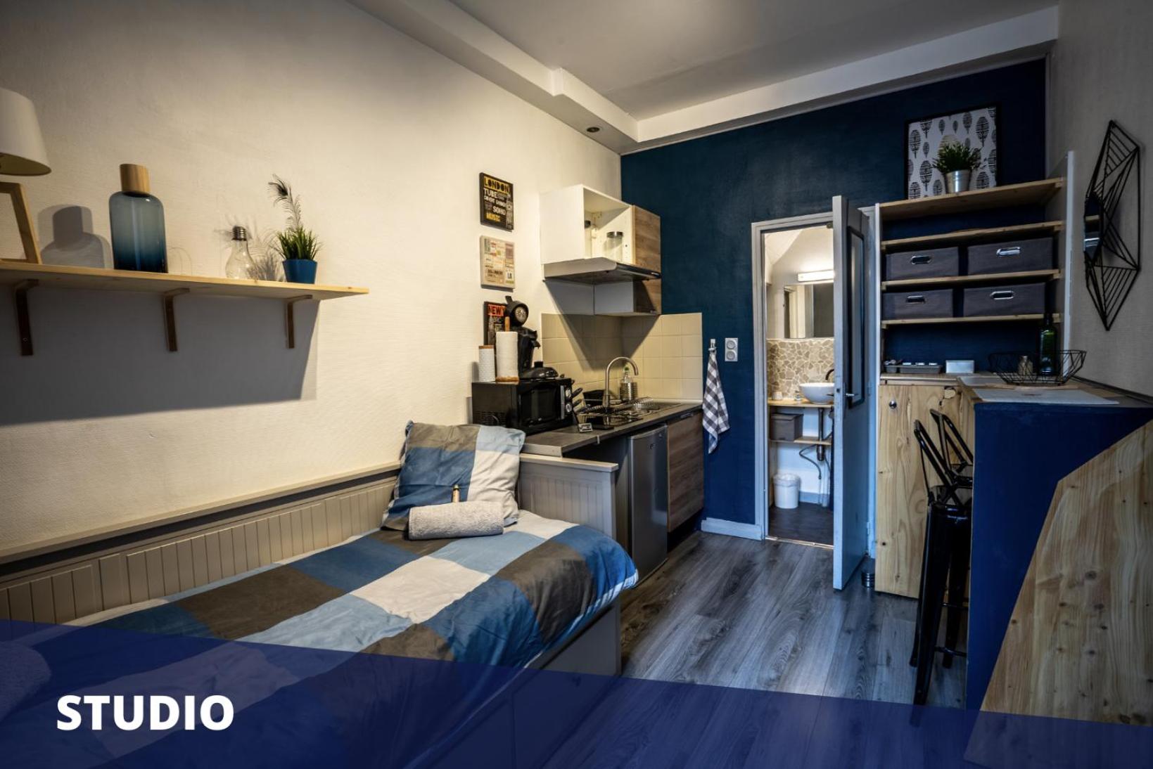 Studio Apartment - Photo 1