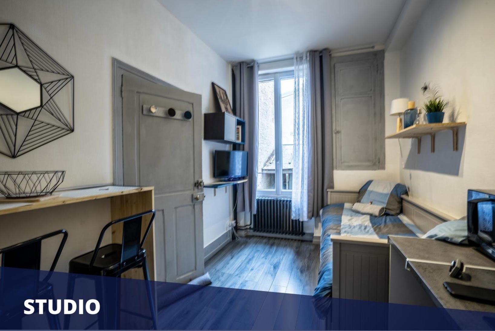 Studio Apartment - Photo 2