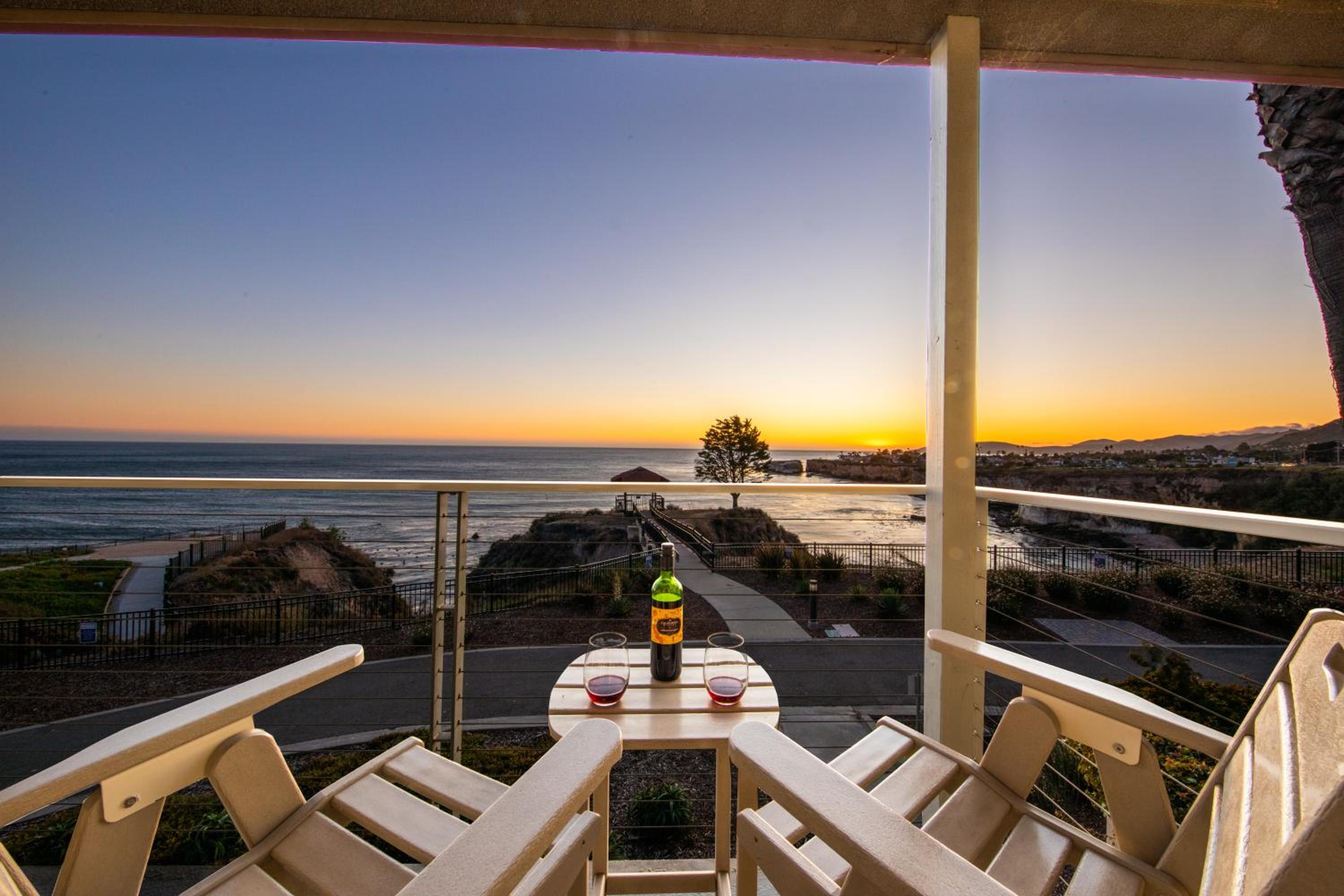 Oceanfront King Room - Photo 4