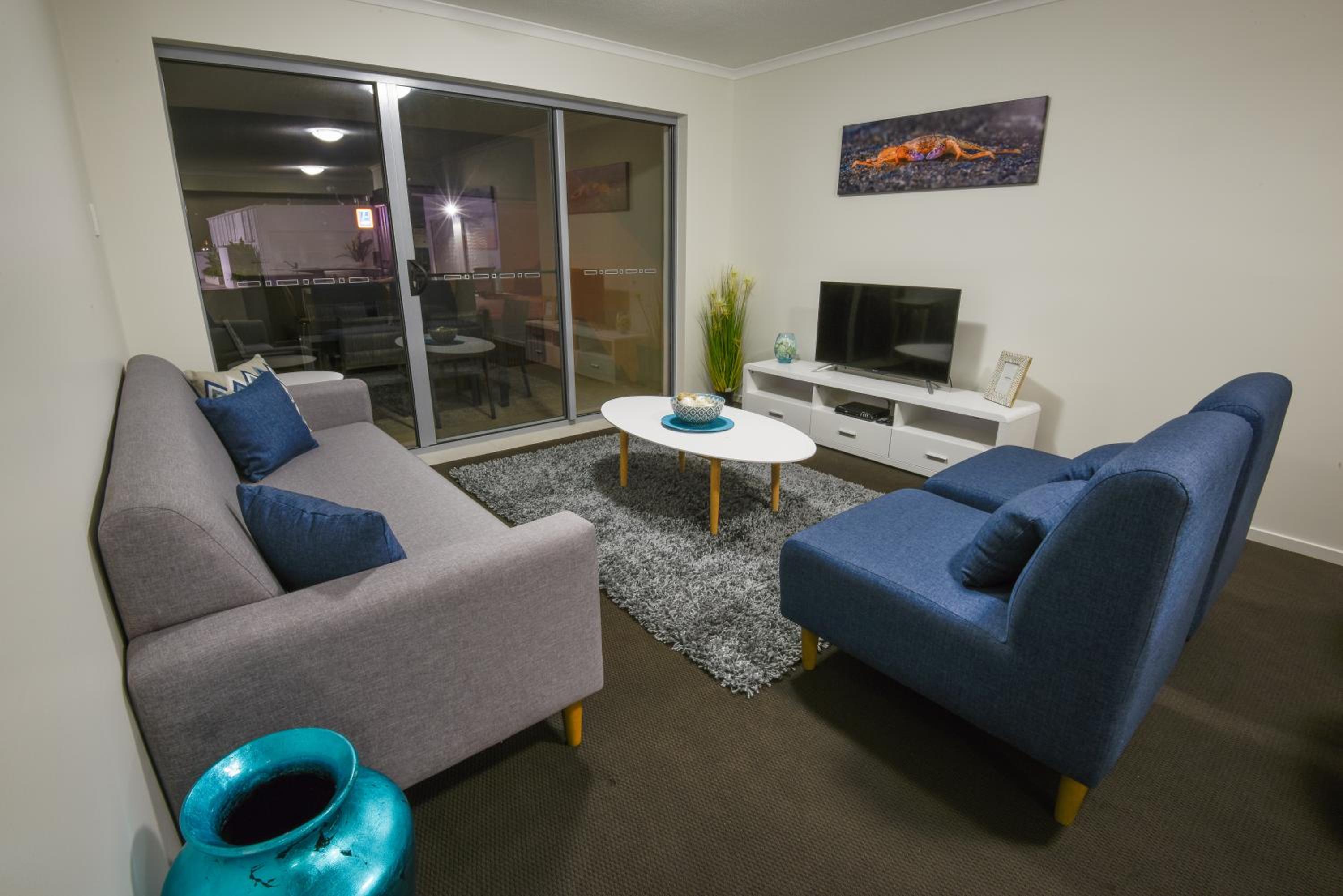 Three-Bedroom Apartment photo 2