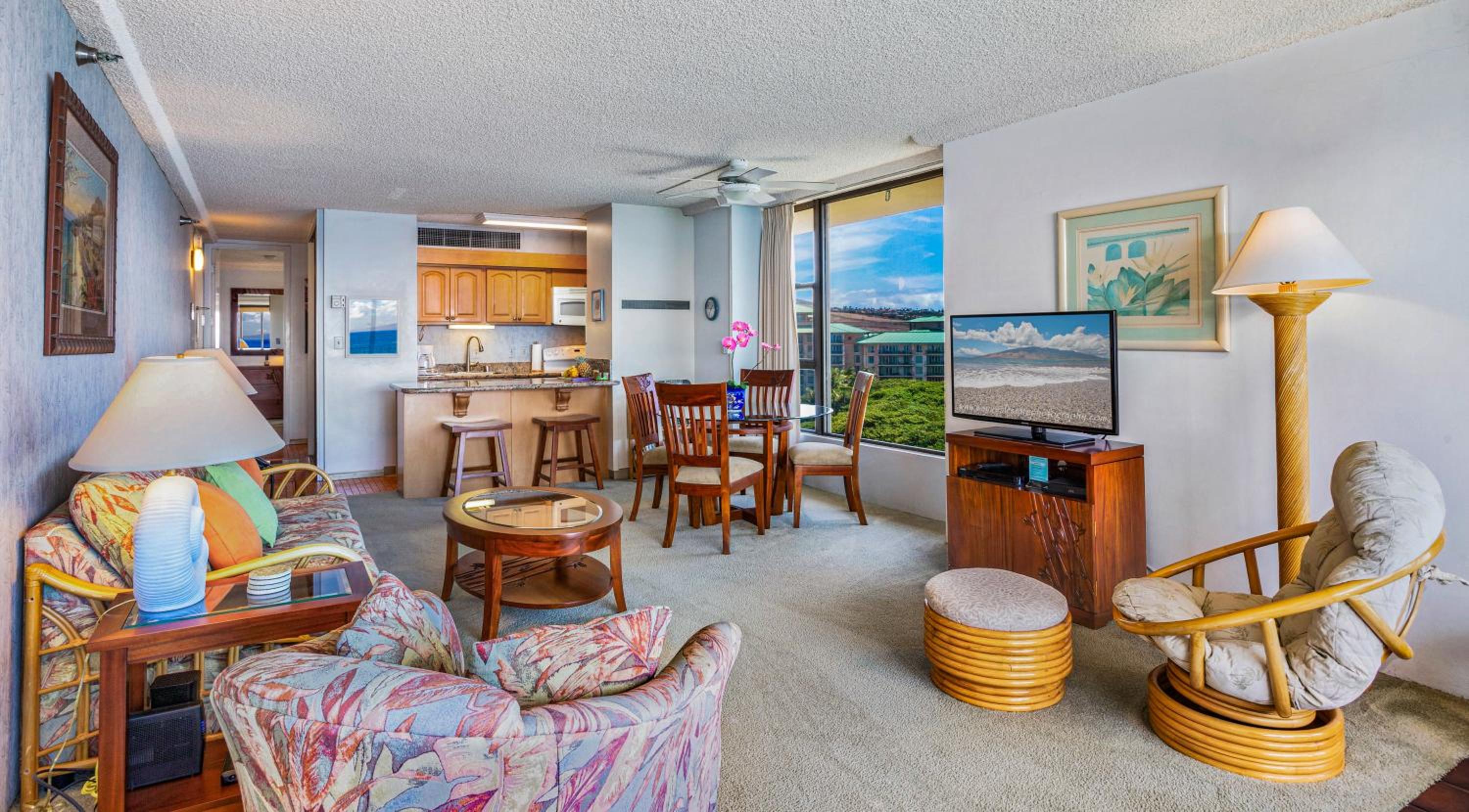 Corner One-Bedroom Apartment with Balcony and Oceanfront View
