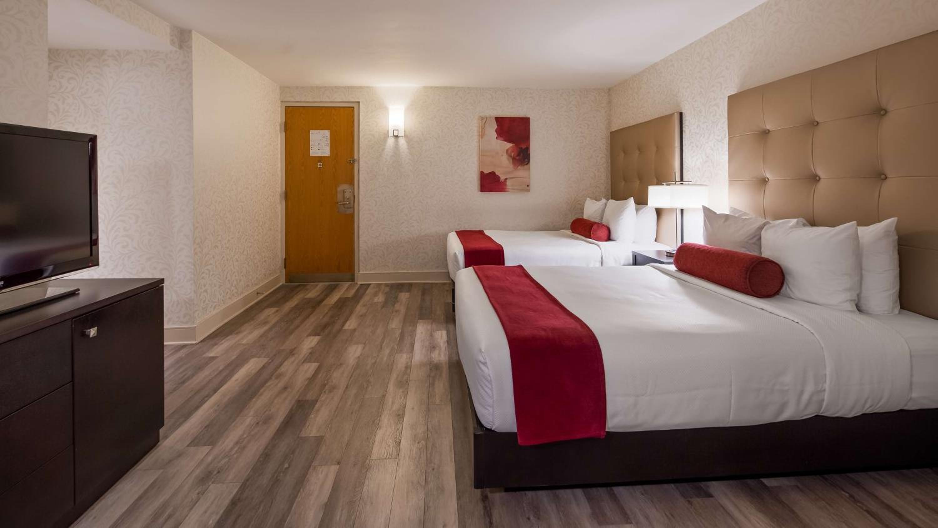 Queen Room with Two Queen Beds - Non-Smoking - Photo 3