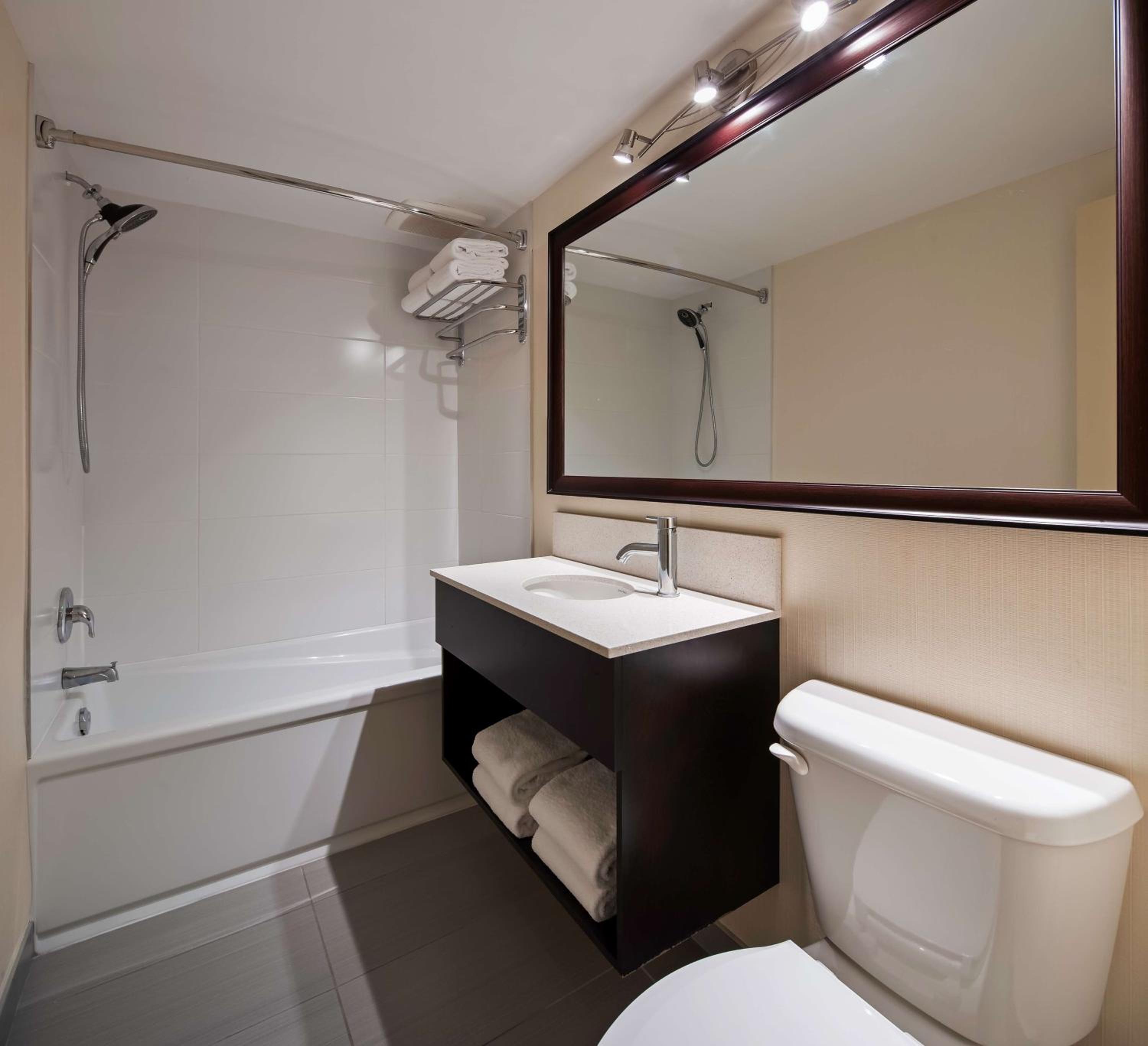 Standard Room with 2 Double Beds - Photo 2