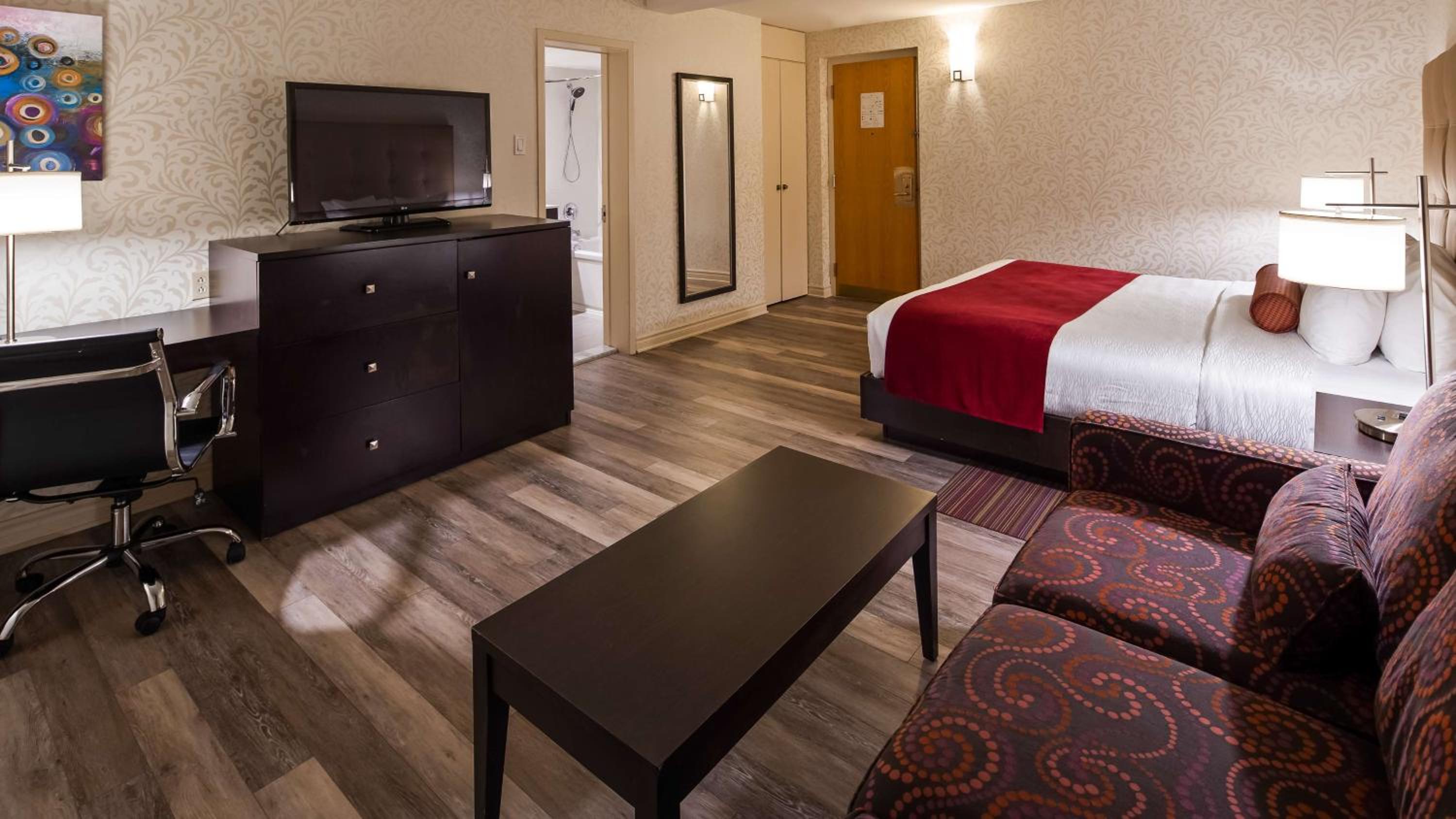 King Room with Queen Sofa Bed - Photo 3