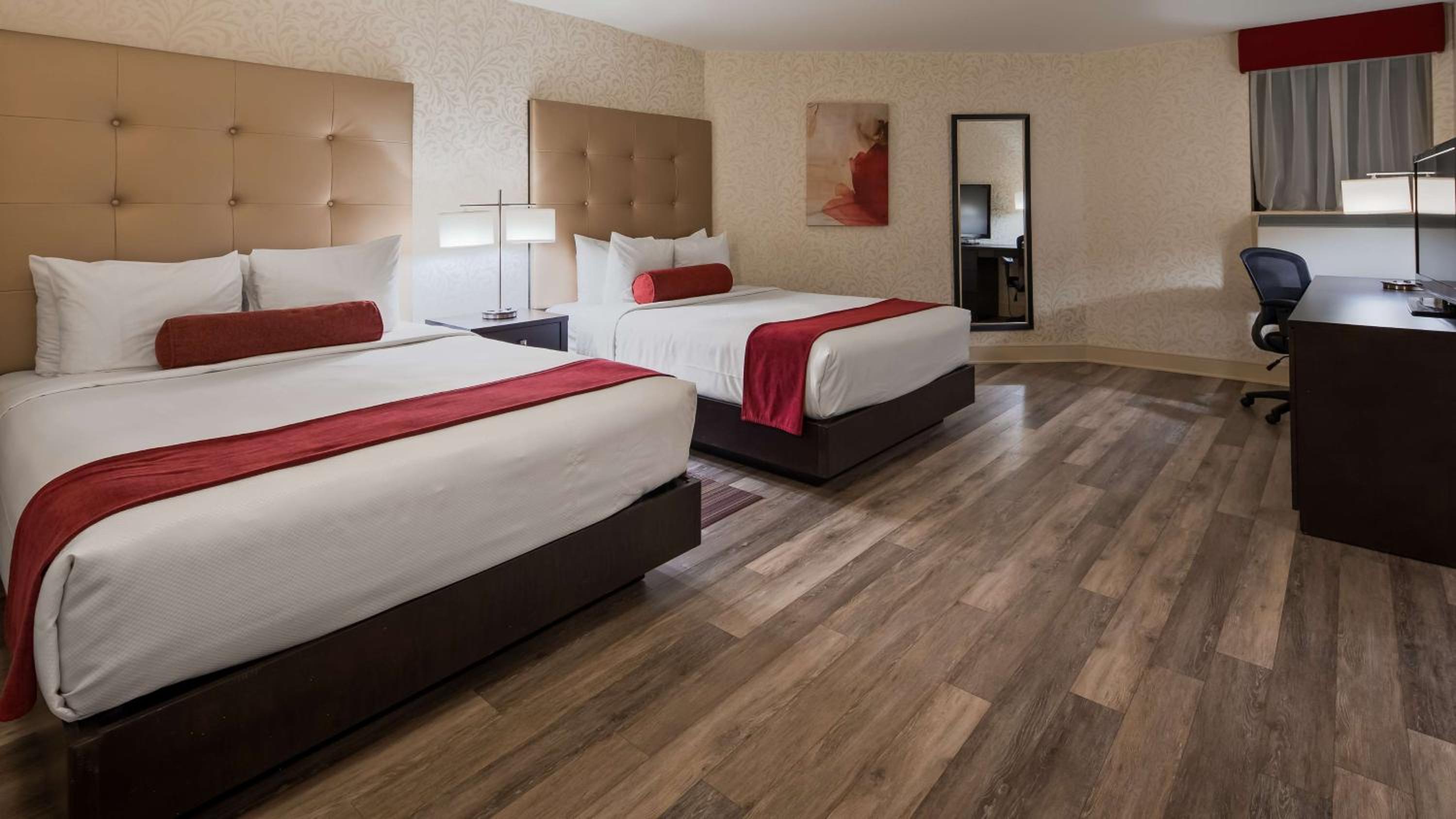 Queen Room with Two Queen Beds - Non-Smoking - Photo 1