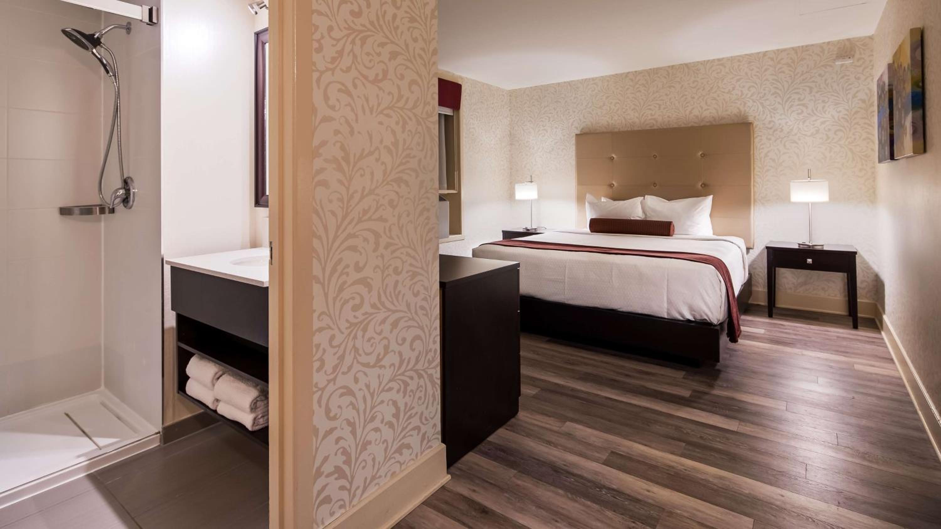 Standard King Room - Photo 2
