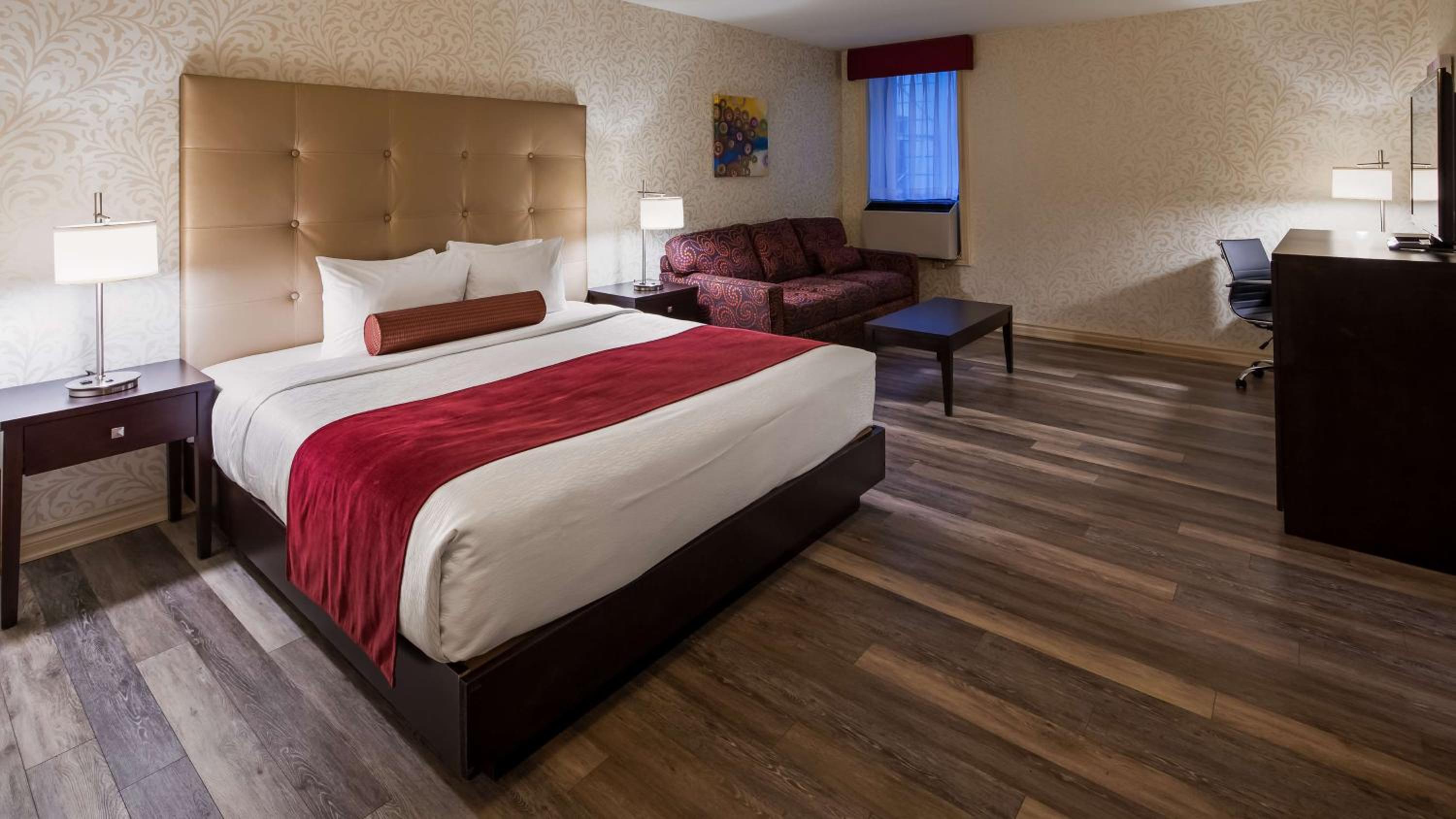King Room with Queen Sofa Bed - Photo 2
