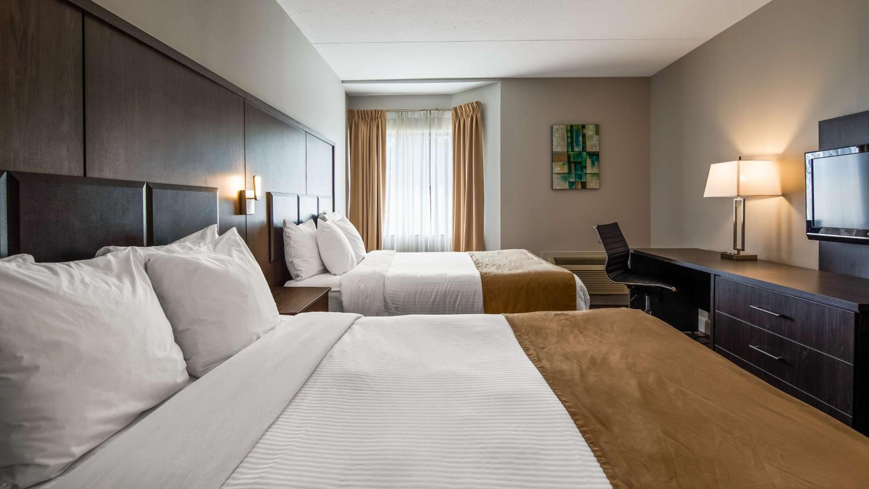 Queen Room with Two Queen Beds - Shower Only/Non-Smoking