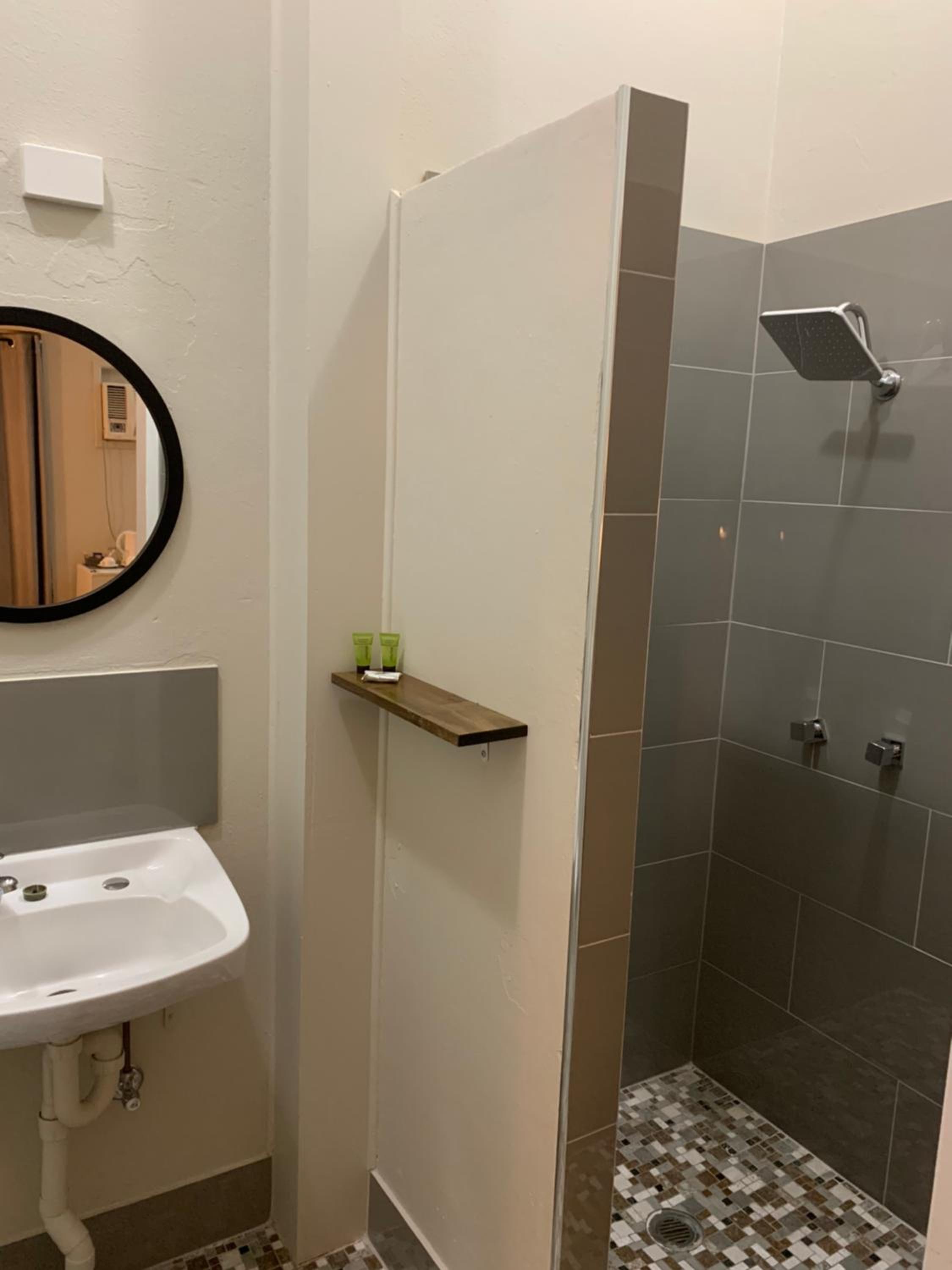 Double Room with Private Bathroom - Photo 4