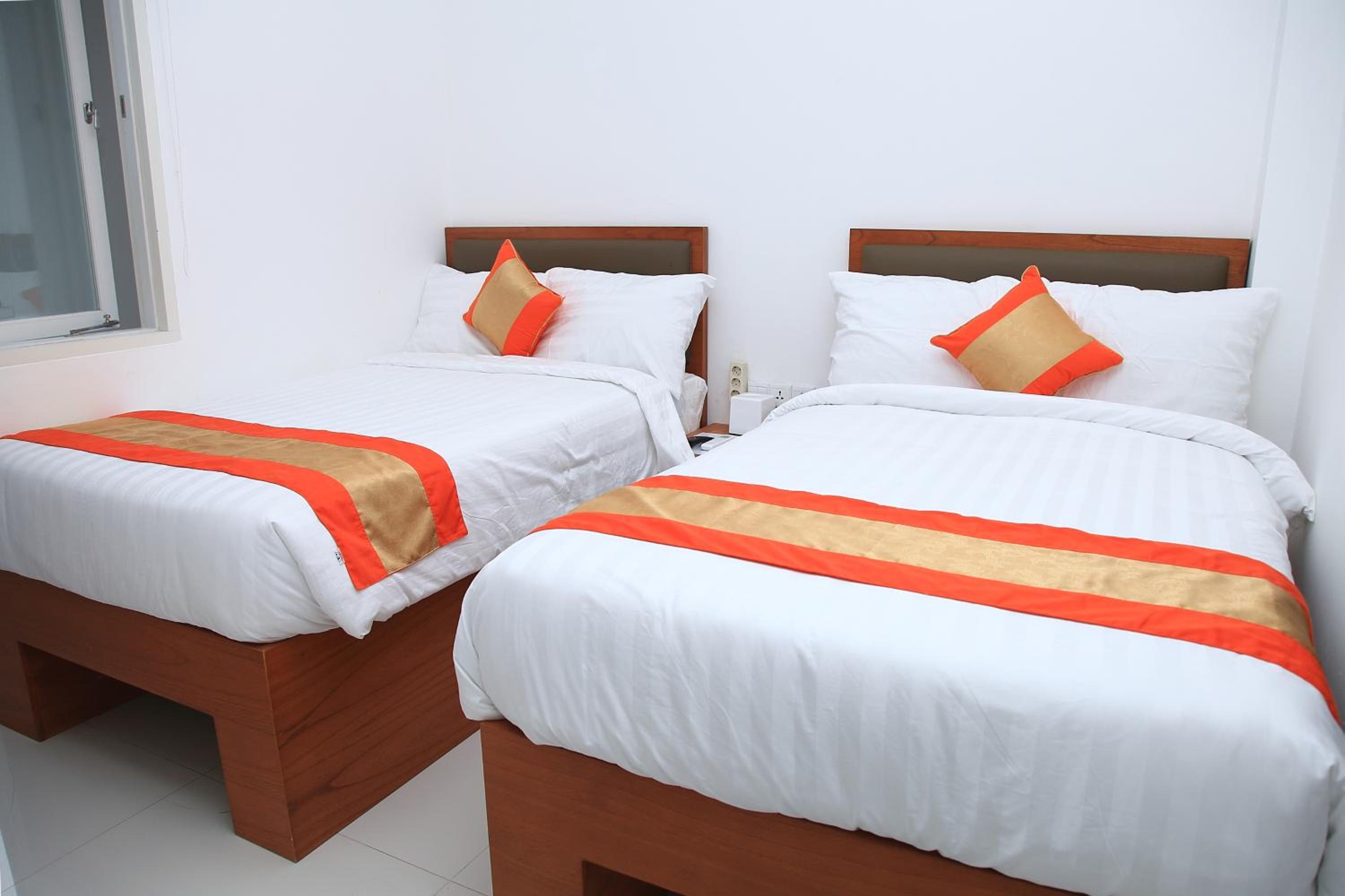 Standard Twin Room - Photo 3