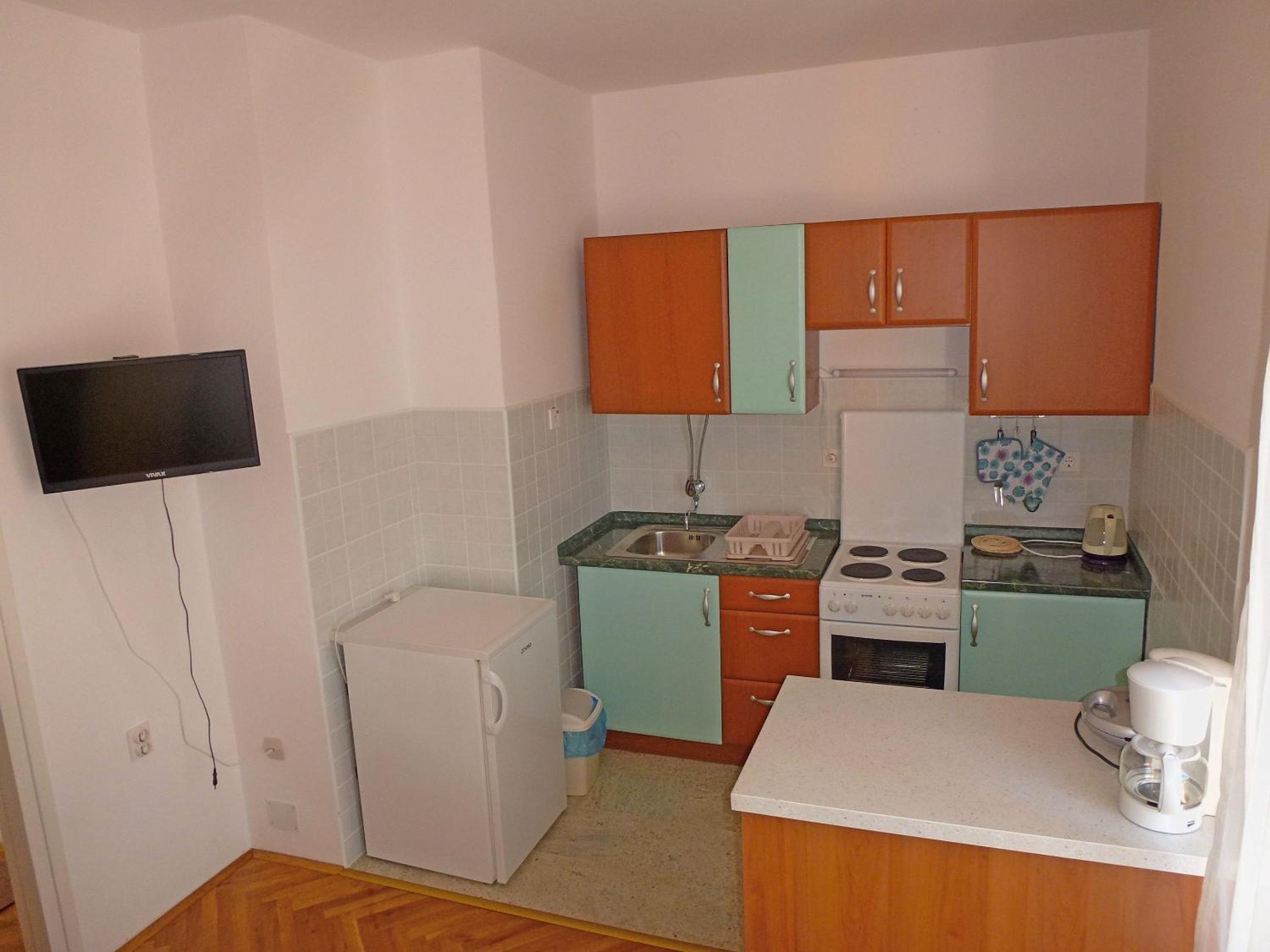 One-Bedroom Apartment - Second Floor photo 3