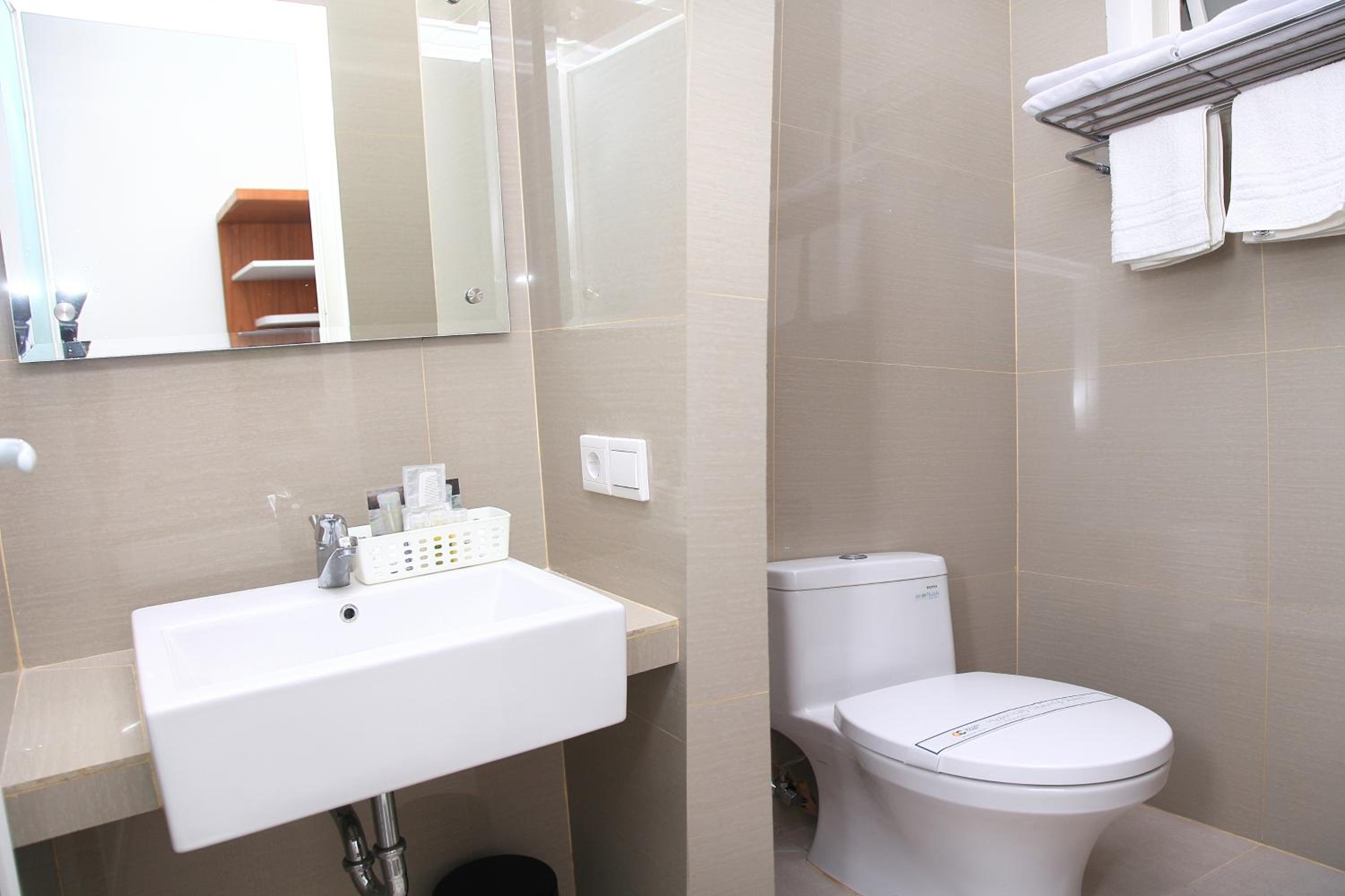 Standard Twin Room - Photo 4