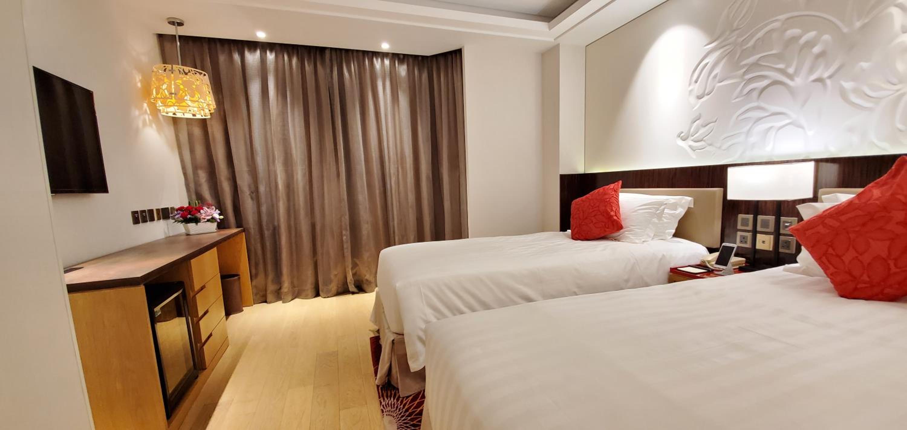 Wharney E-Plus with Twin Beds