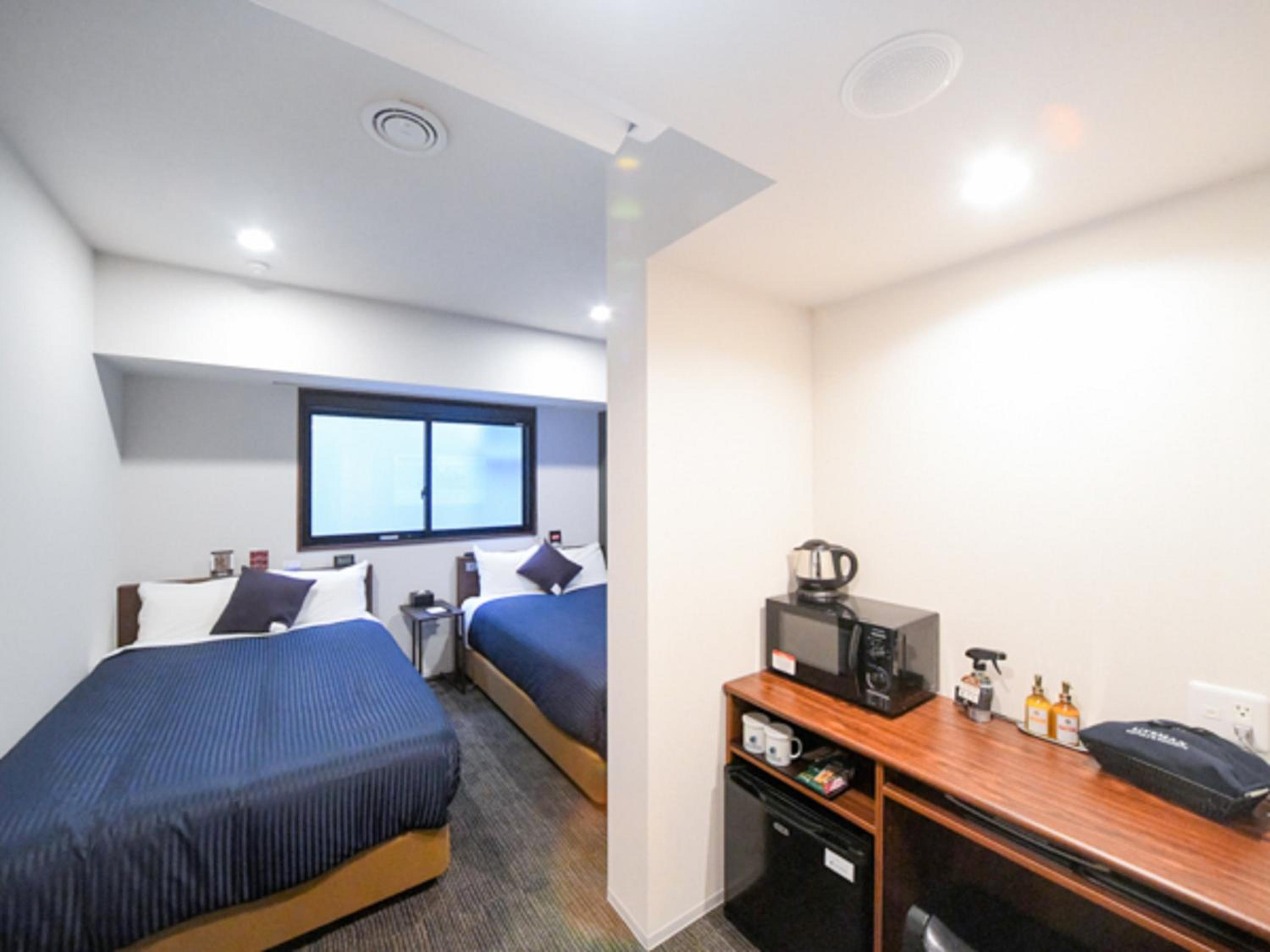 Twin Room - Non-Smoking photo 1