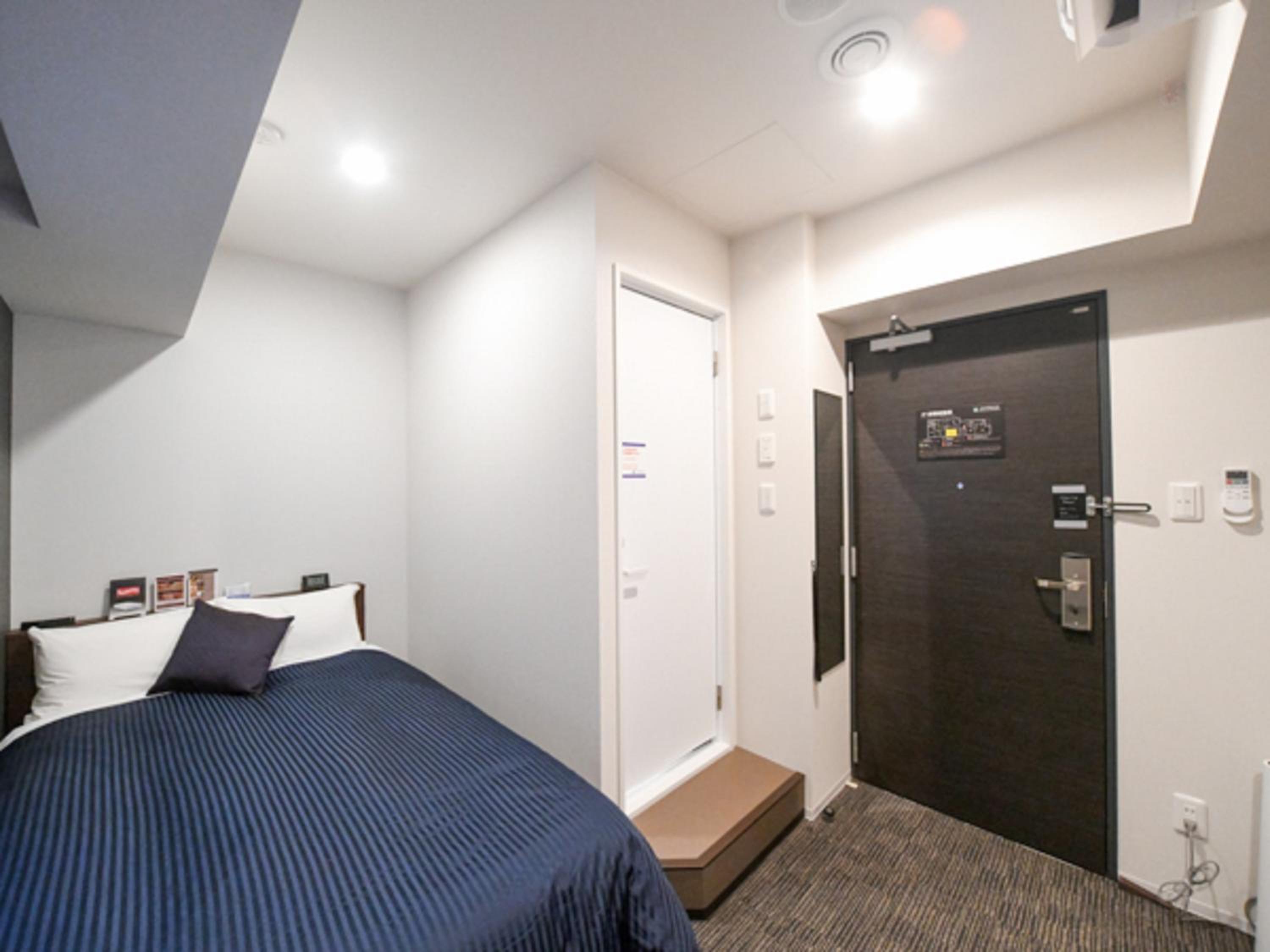 Double Room with Small Double Bed - Non-Smoking - Small Dog Friendly photo 3