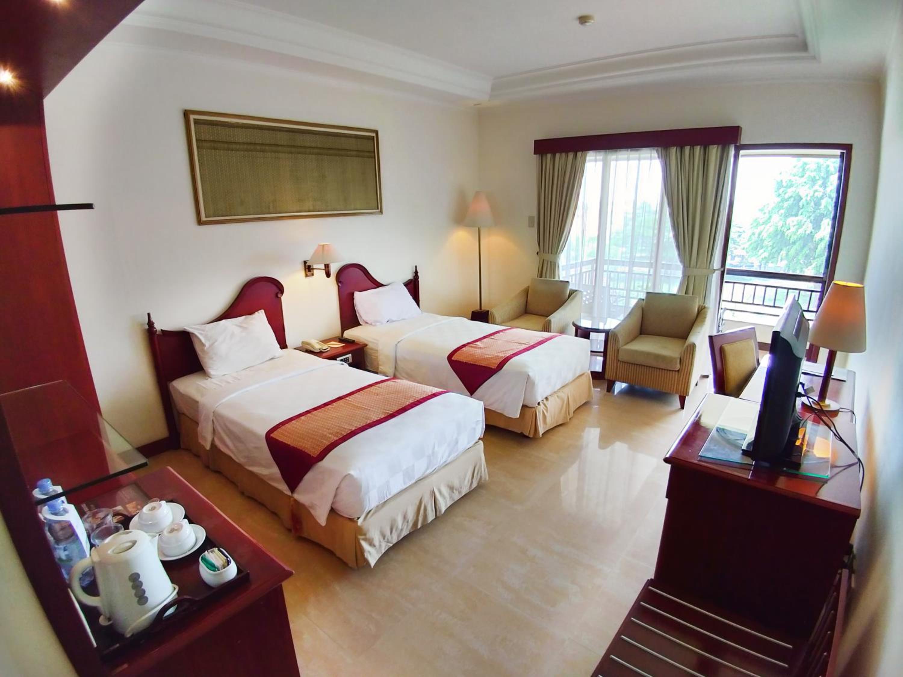 Business Twin Room - Photo 1