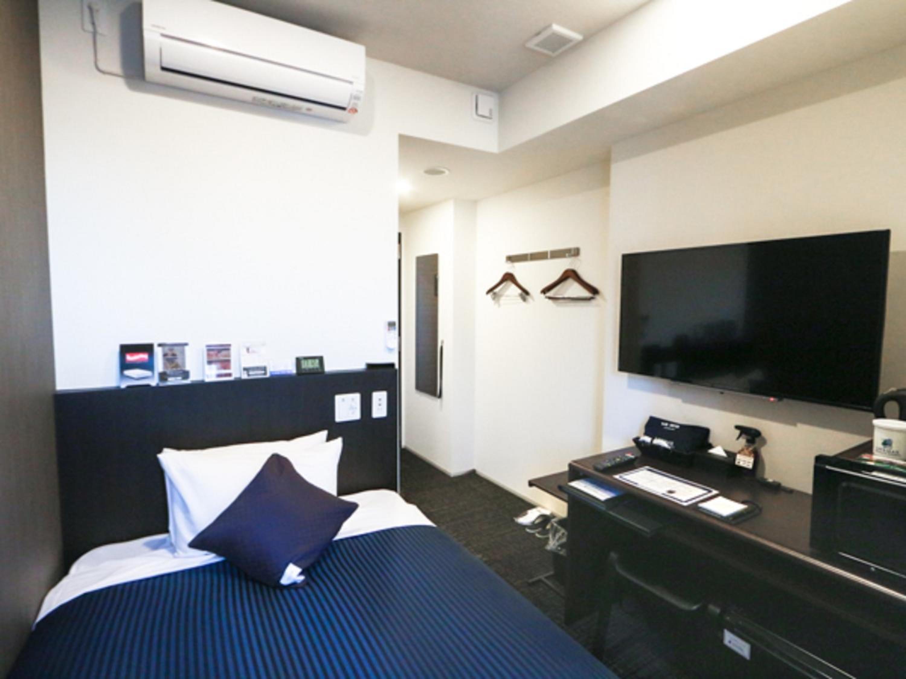 Double Room with Small Double Bed - Non-Smoking - Small Dog Friendly photo 2