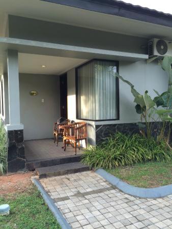 Deluxe Cottage Twin - Photo 2
