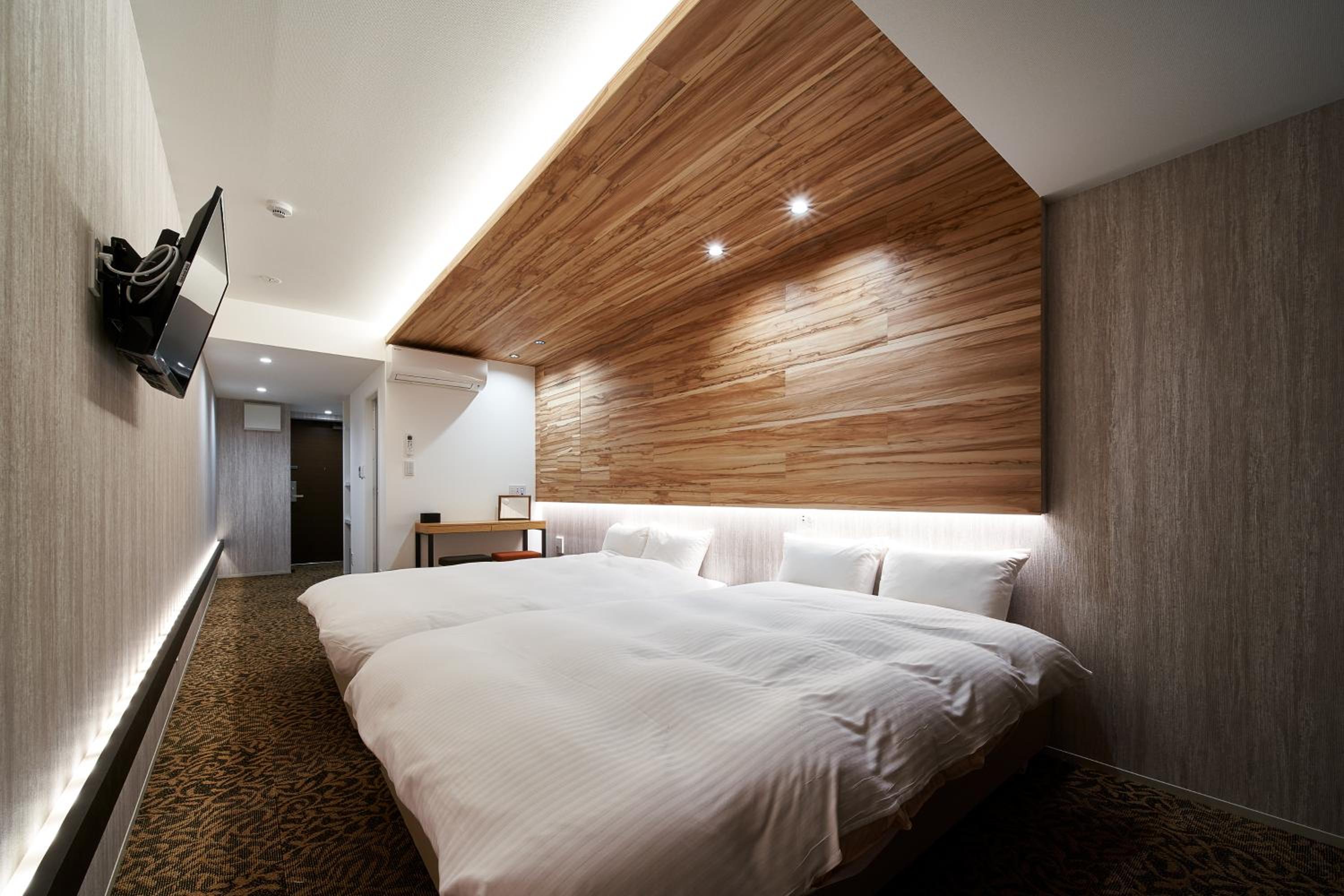 Large Twin Room - Photo 8