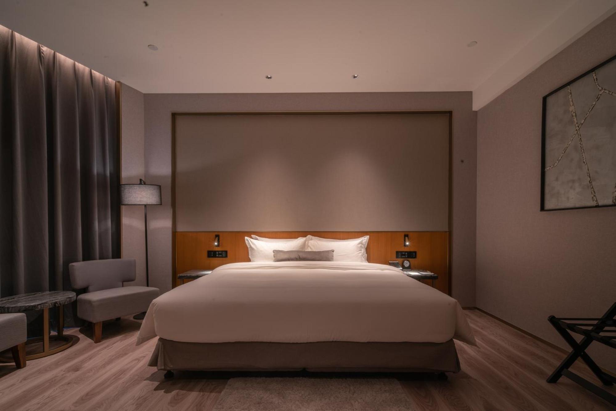 Deluxe Queen Room photo 3
