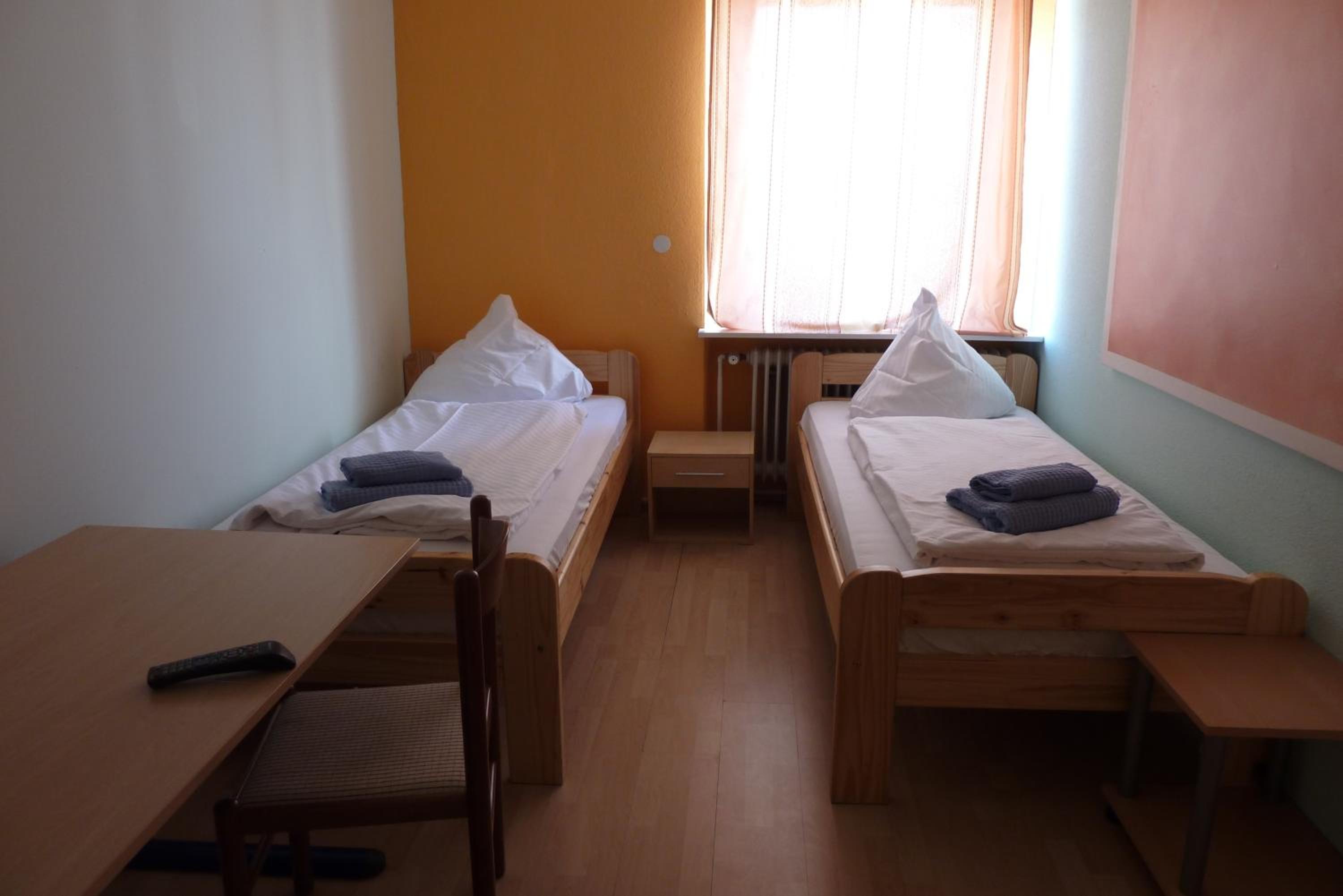 Twin Room - Photo 3