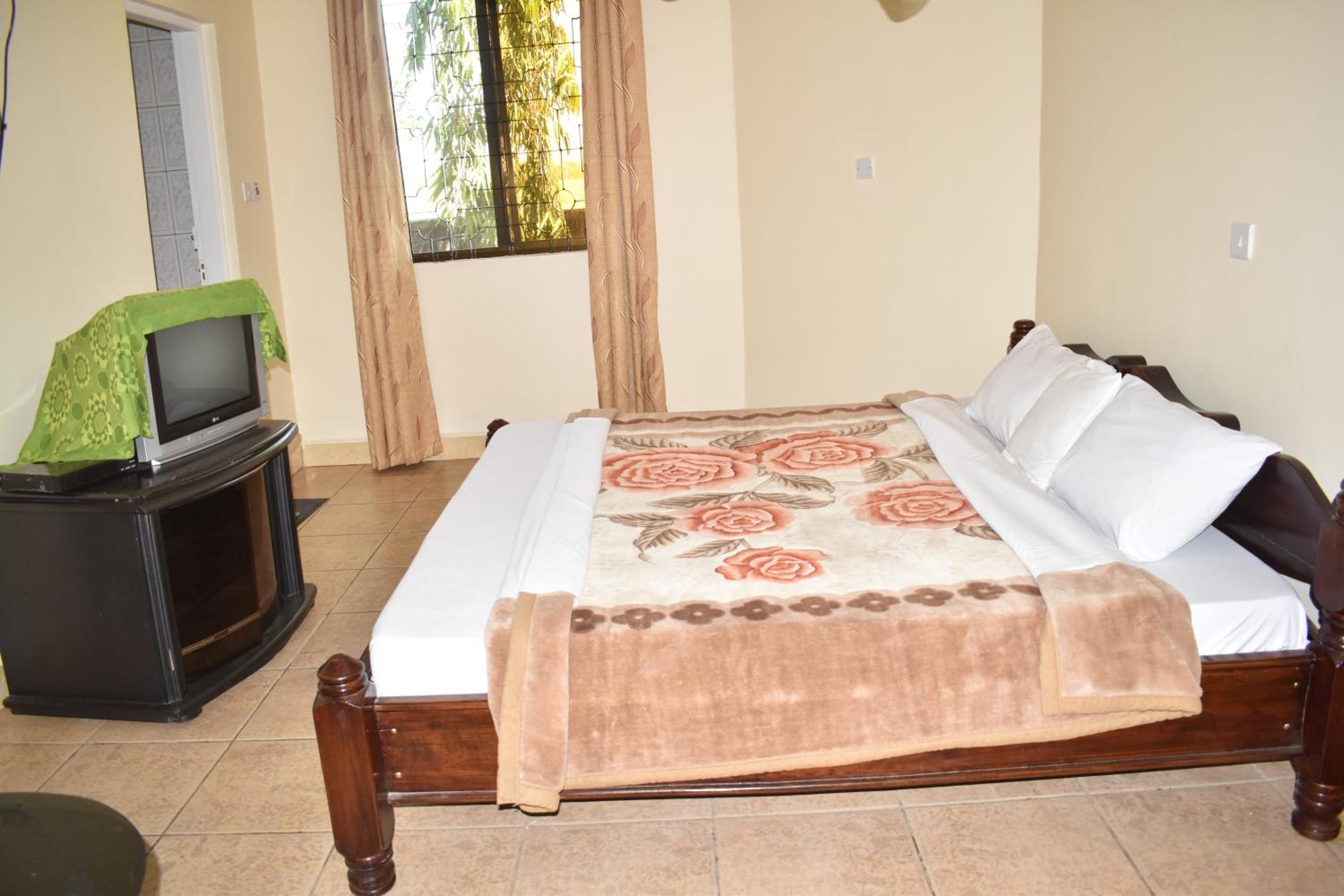 Deluxe King Suite photo 1