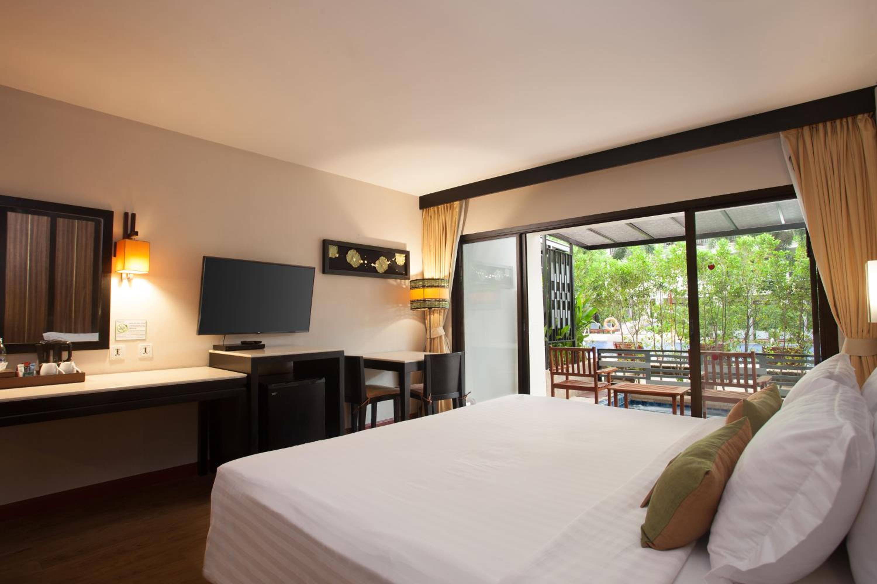 Deluxe Double or Twin Room with Spa Bath - Photo 8