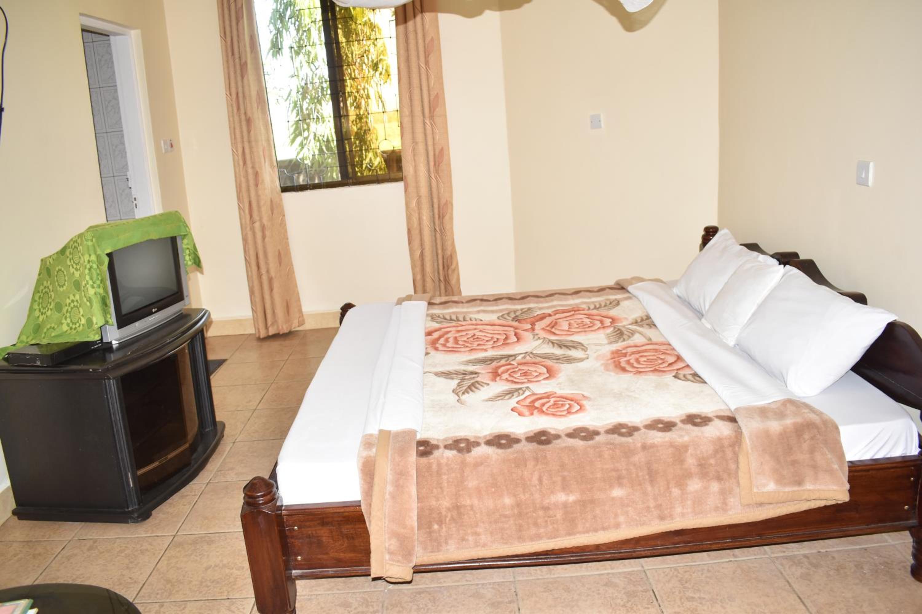 Deluxe King Suite photo 3