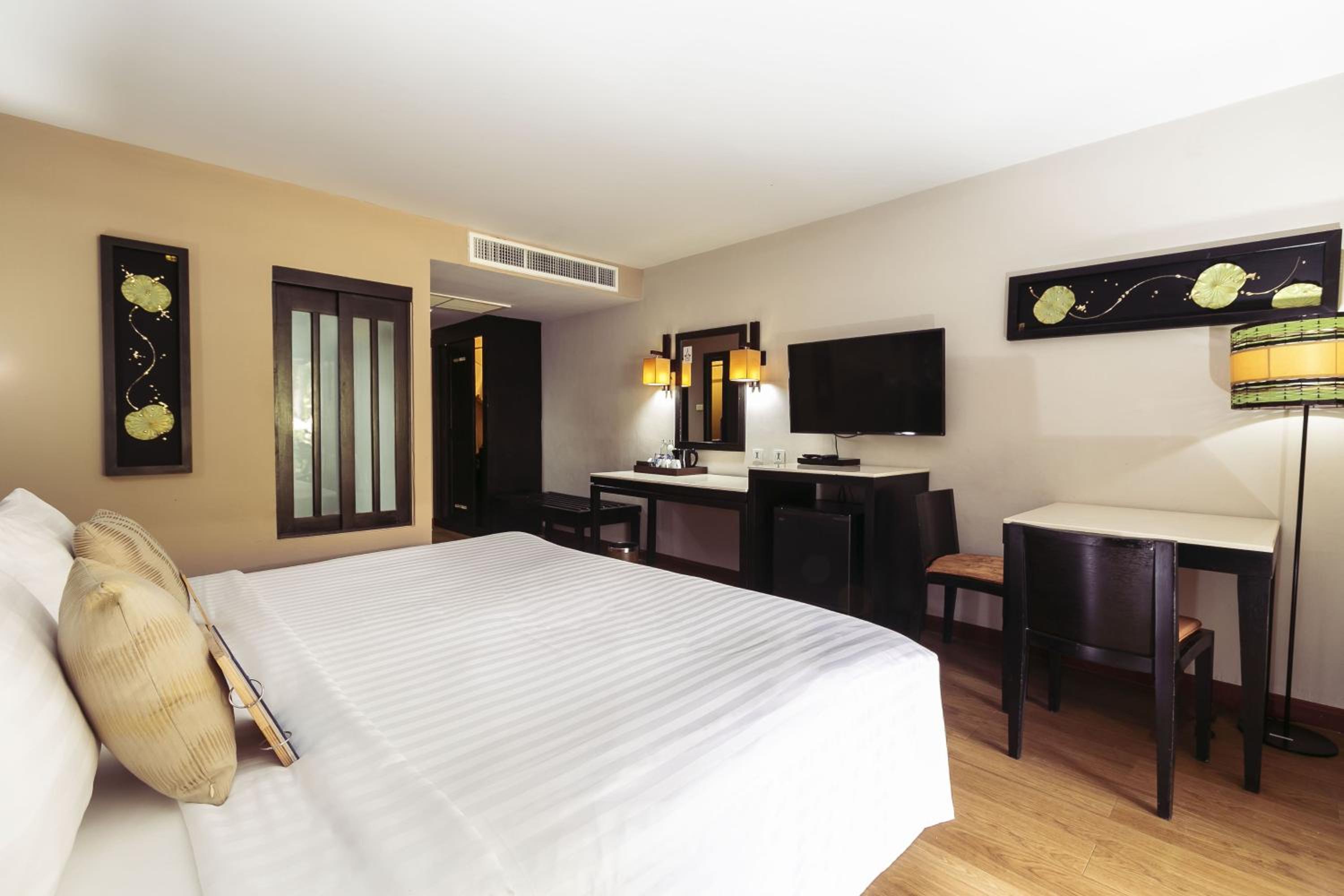 Deluxe Double or Twin Room with Spa Bath - Photo 9