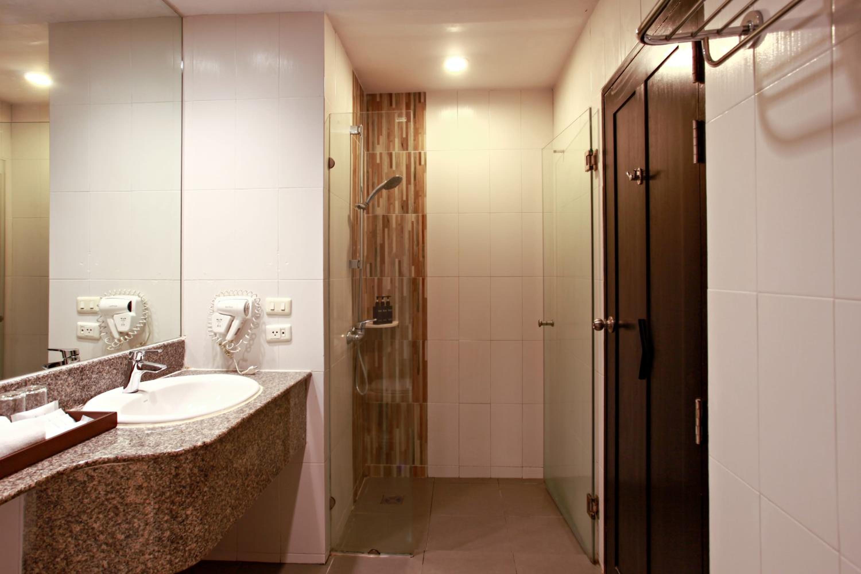 Deluxe Double or Twin Room with Spa Bath - Photo 14