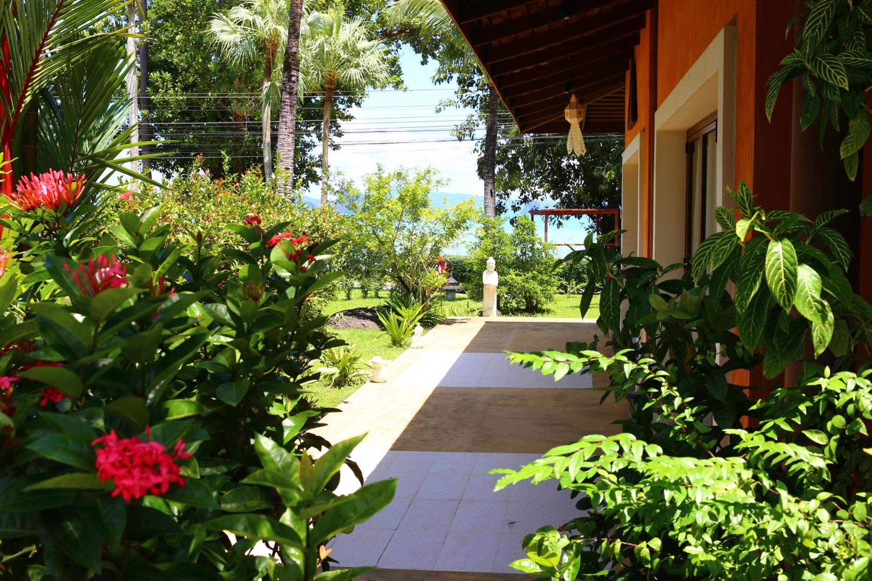 Deluxe Beach Suite - Photo 50