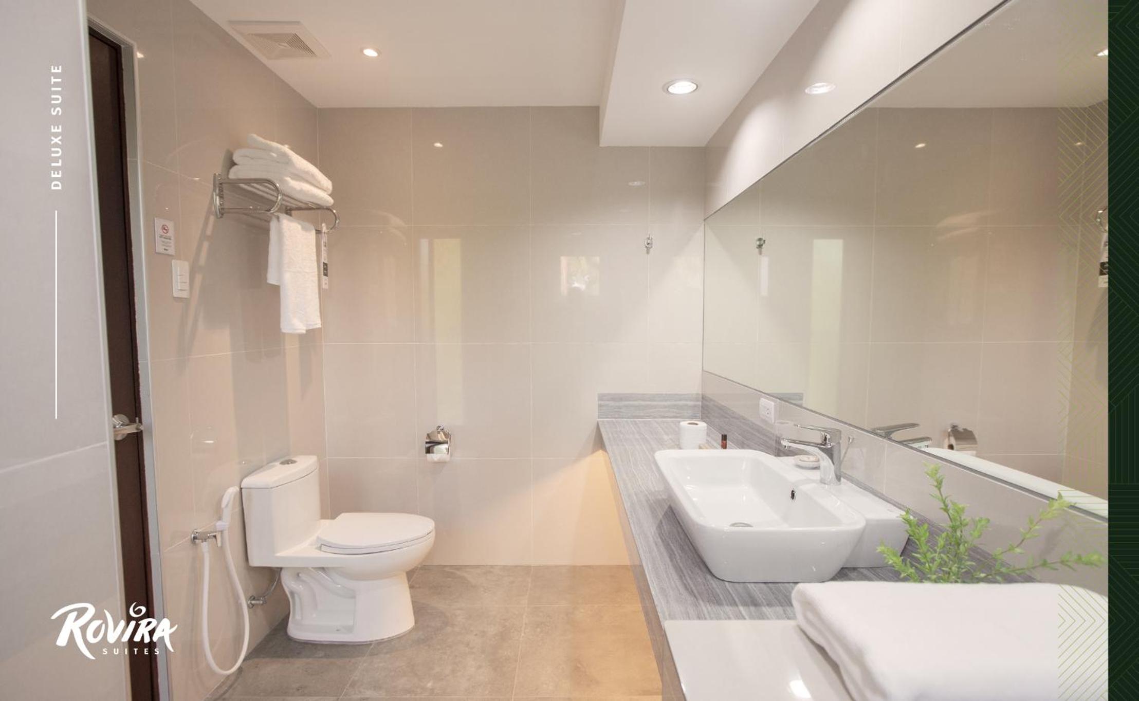 Deluxe Queen Suite