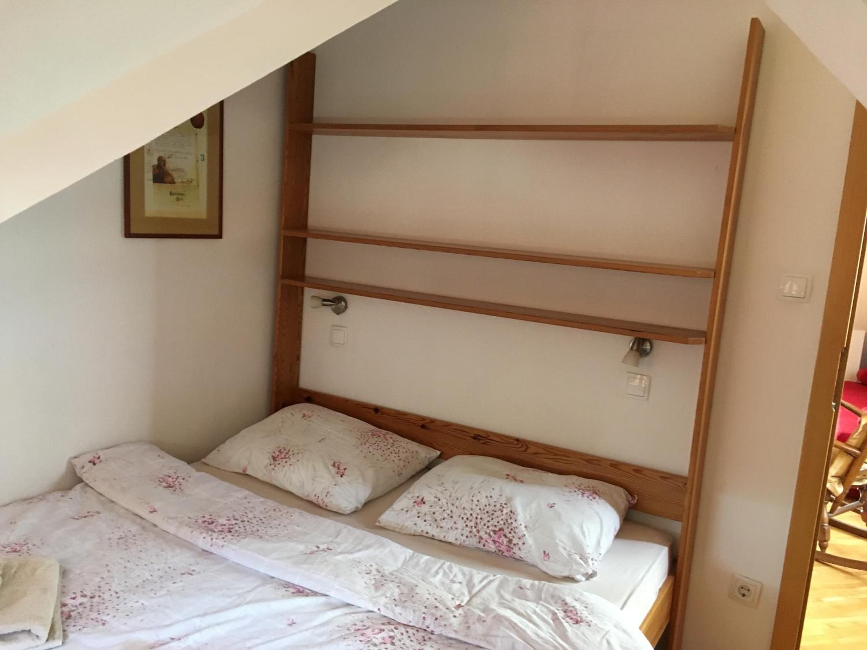 Large One-Bedroom Apartment - Attic - Photo 16