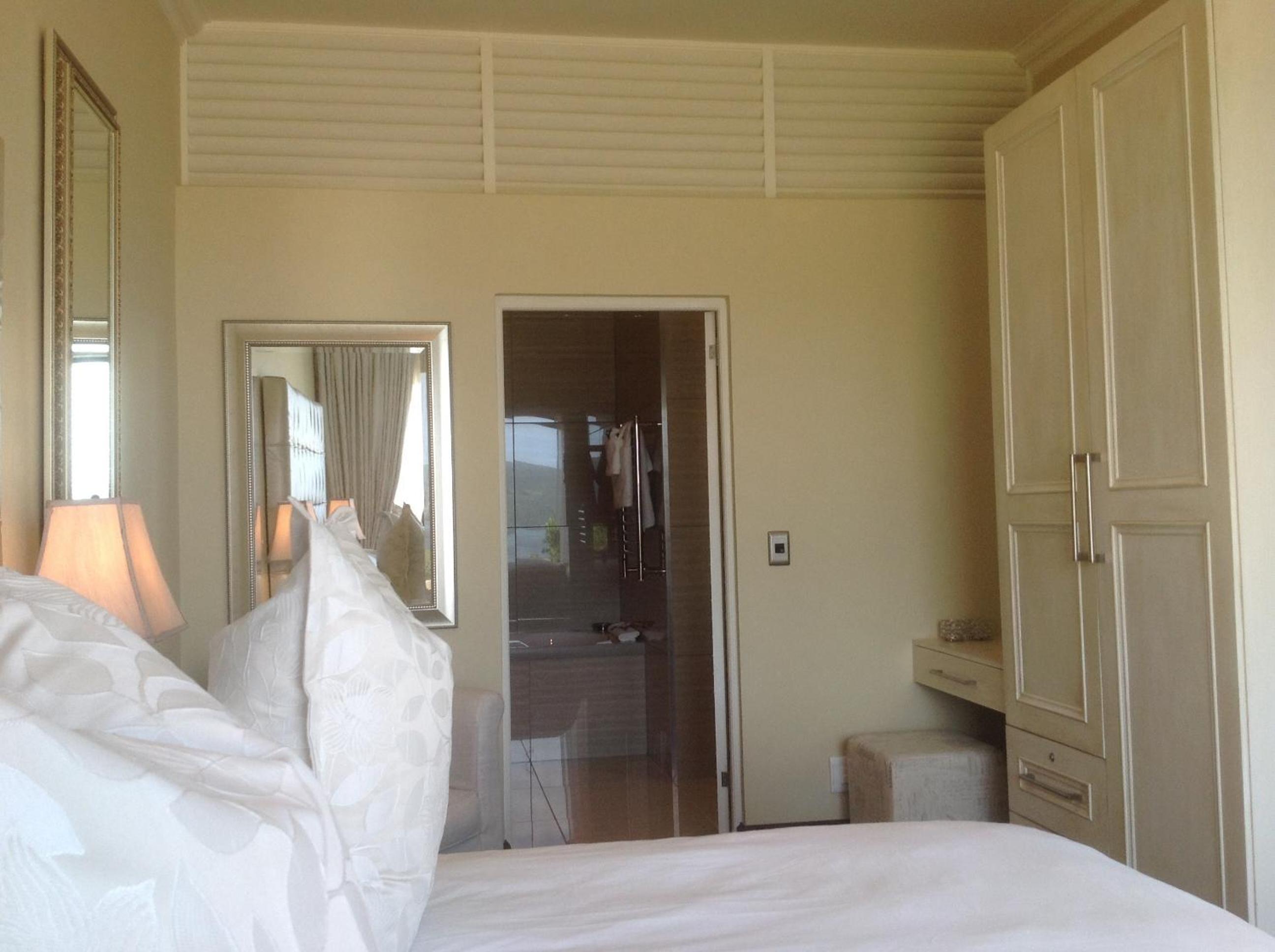 Deluxe Double Or Twin Room With Lake View photo 3