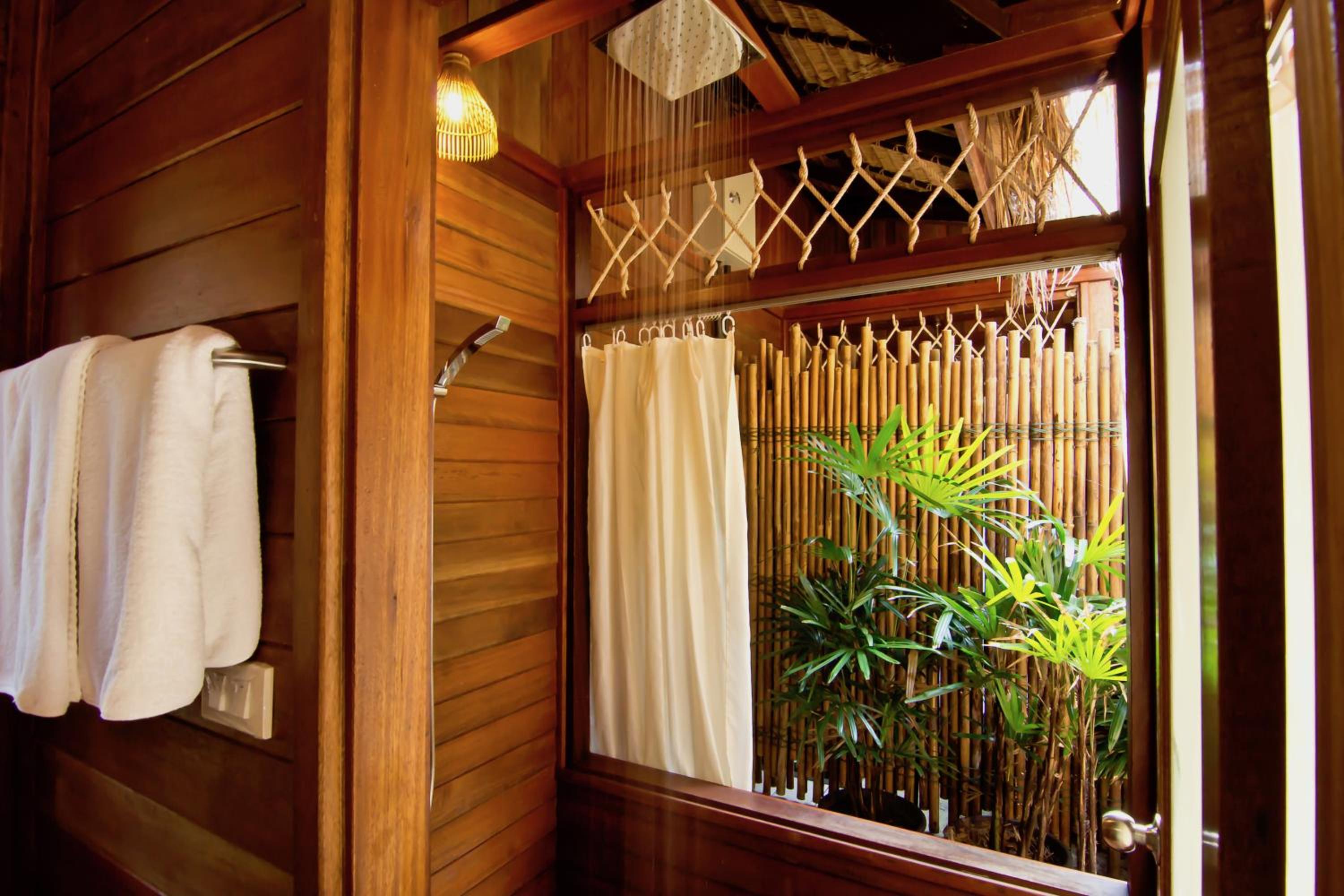 Floating Villa with Breakfast photo 2