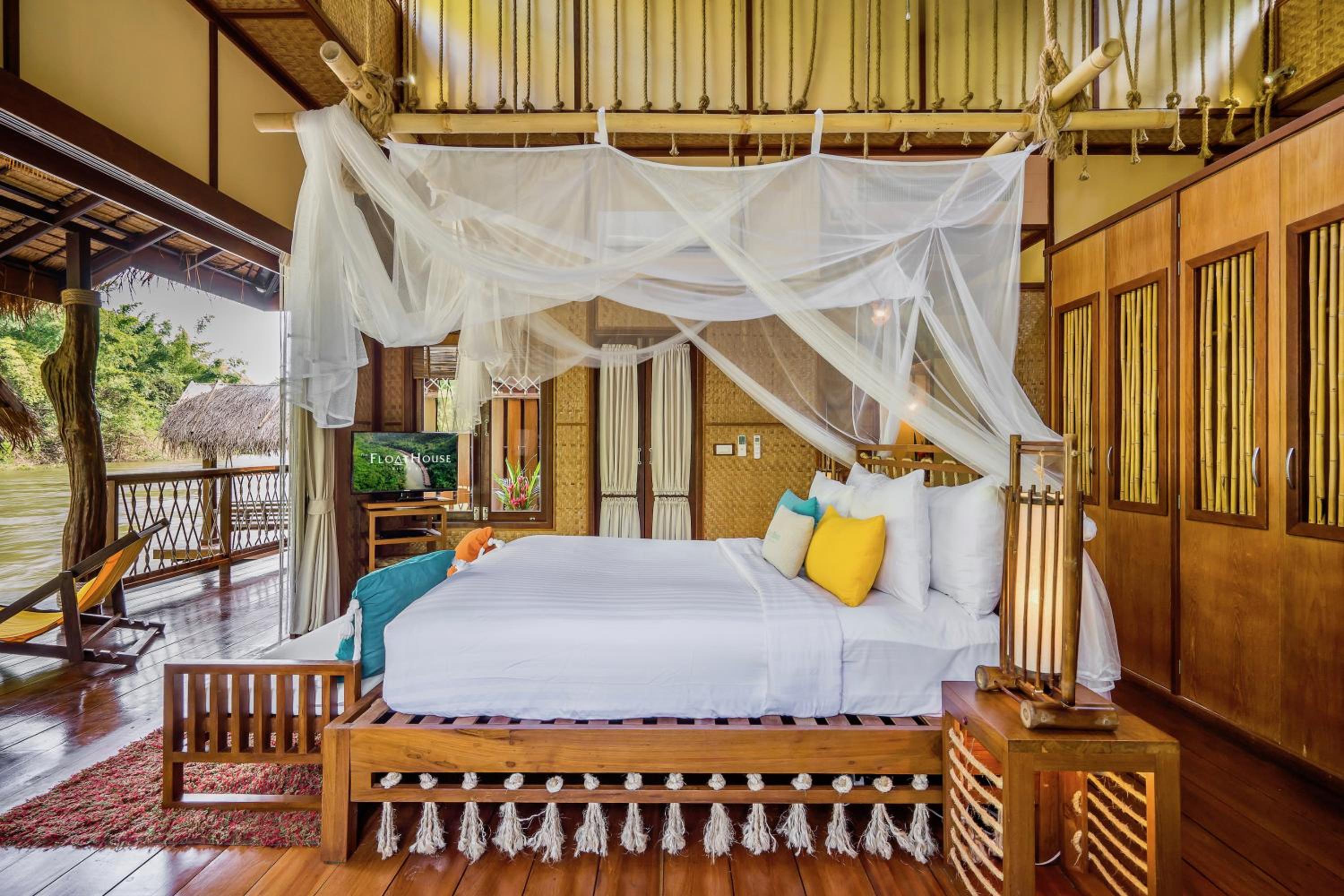 Floating Villa with Breakfast & Dinner photo 3